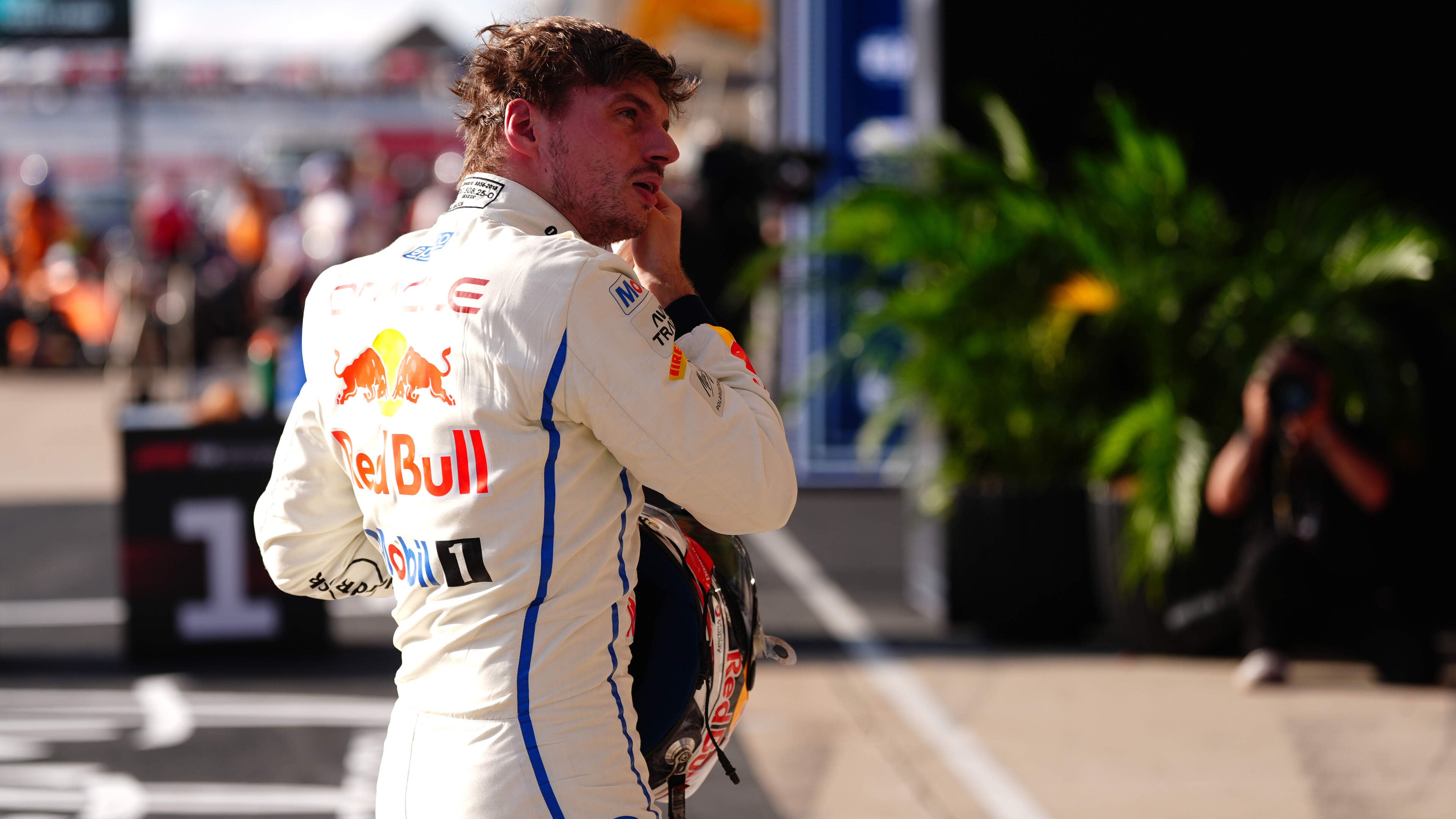 Max Verstappen stopt zich vol met pijnstillers en dient circuitbaas in Austin van repliek: ’Denk dat hij na vijf rondjes niet meer kan lopen’