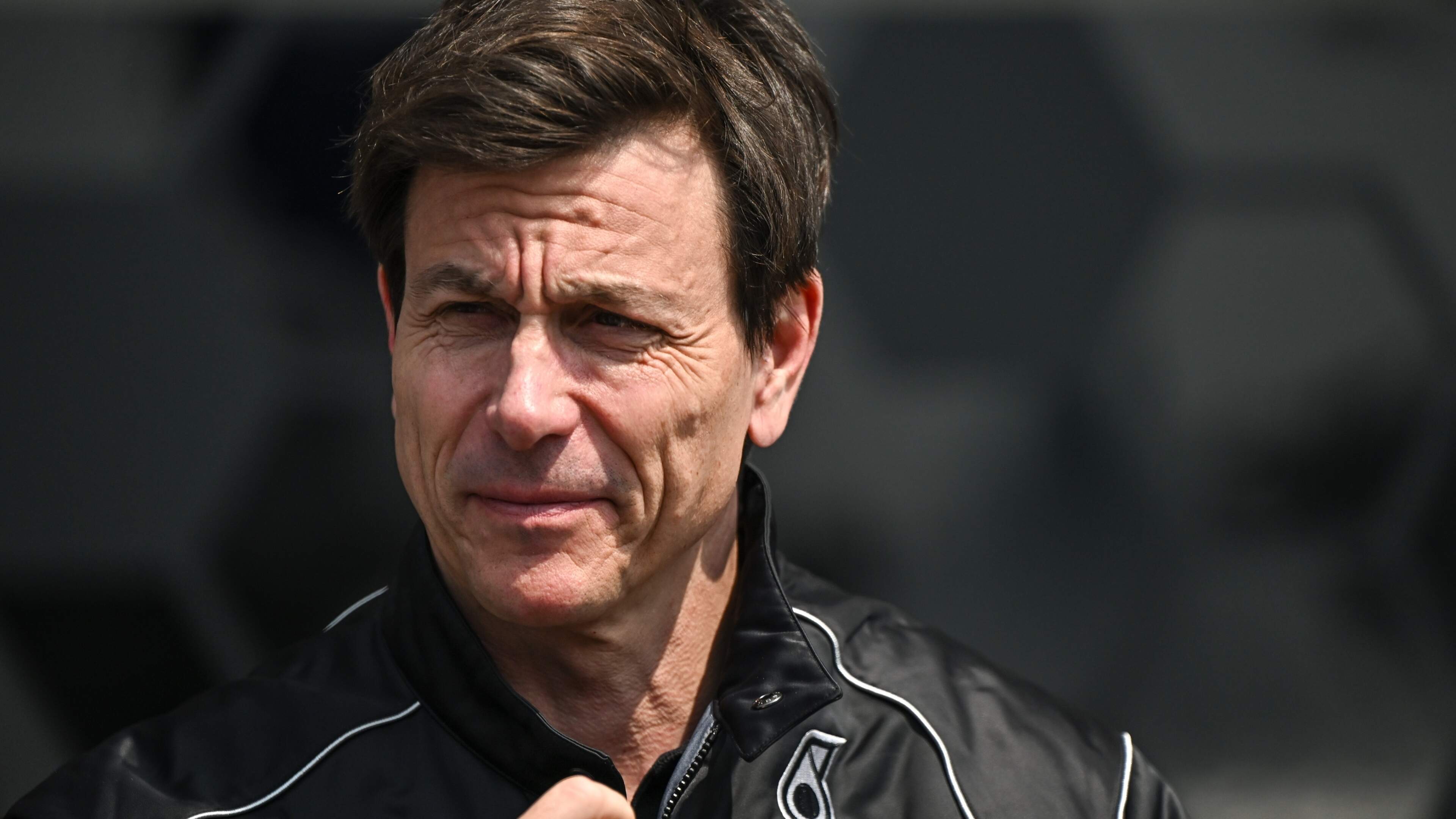 Mercedes-teambaas Toto Wolff waakt voor gebruik van ’honkbalknuppel’ en wijst criticasters terecht