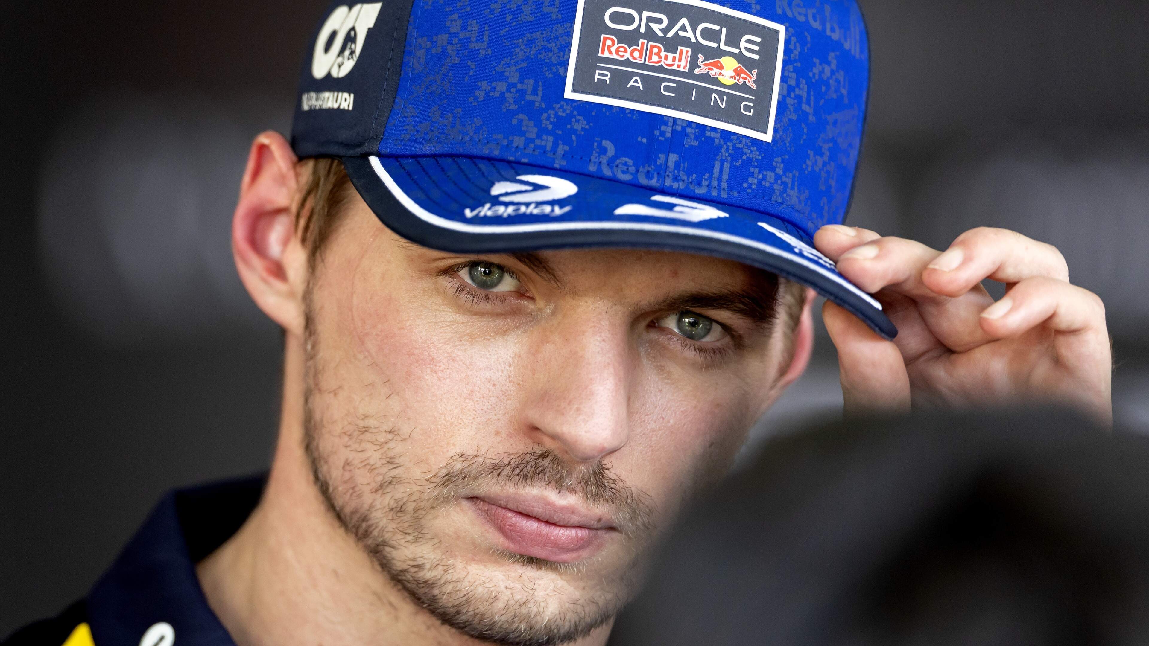Lange onderbreking haalt Max Verstappen uit zijn ritme in Barcelona: ’Dat kwam niet goed uit’