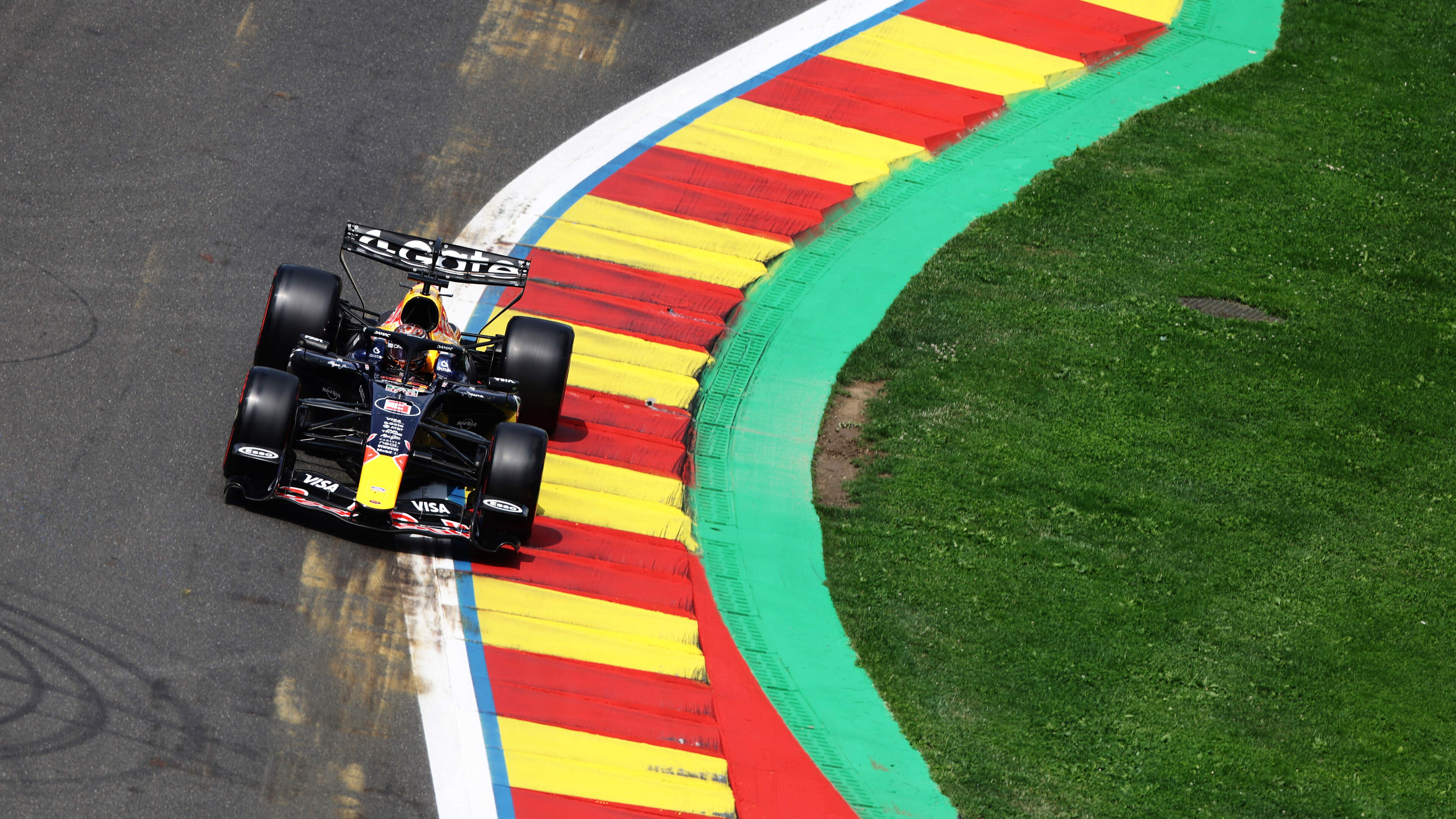 Max Verstappen doet opnieuw goed mee, Kimi Antonelli rijdt snelste tijd in laatste training op Spa-Francorchamps