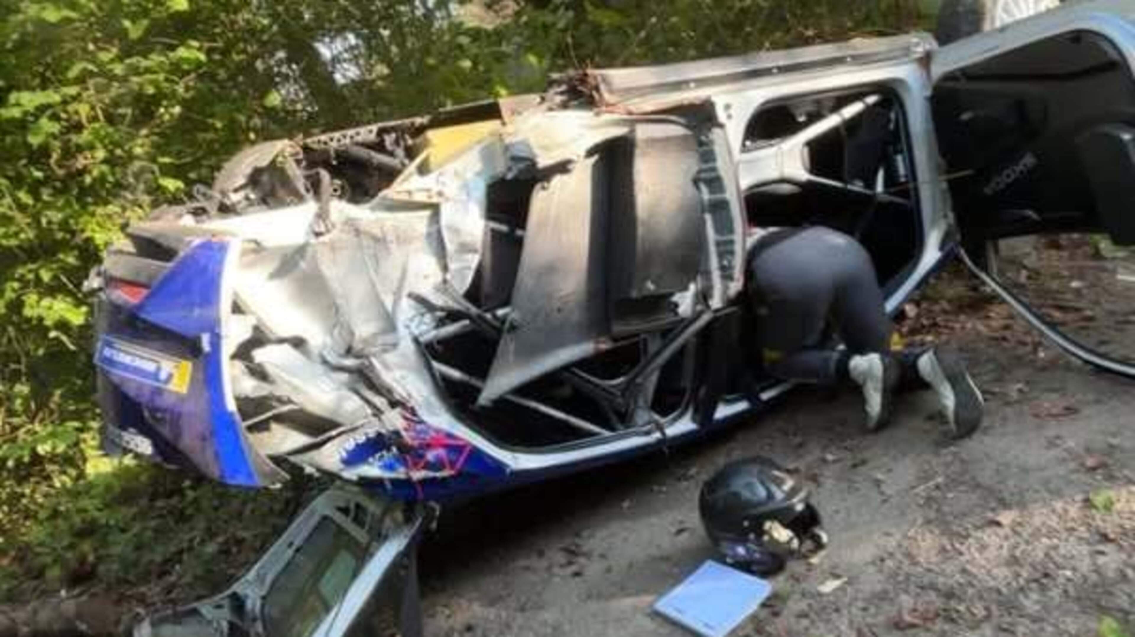 Jos Verstappen maakt flinke klapper tijdens rally in België: ’Blij dat we er goed zijn uitgekomen’