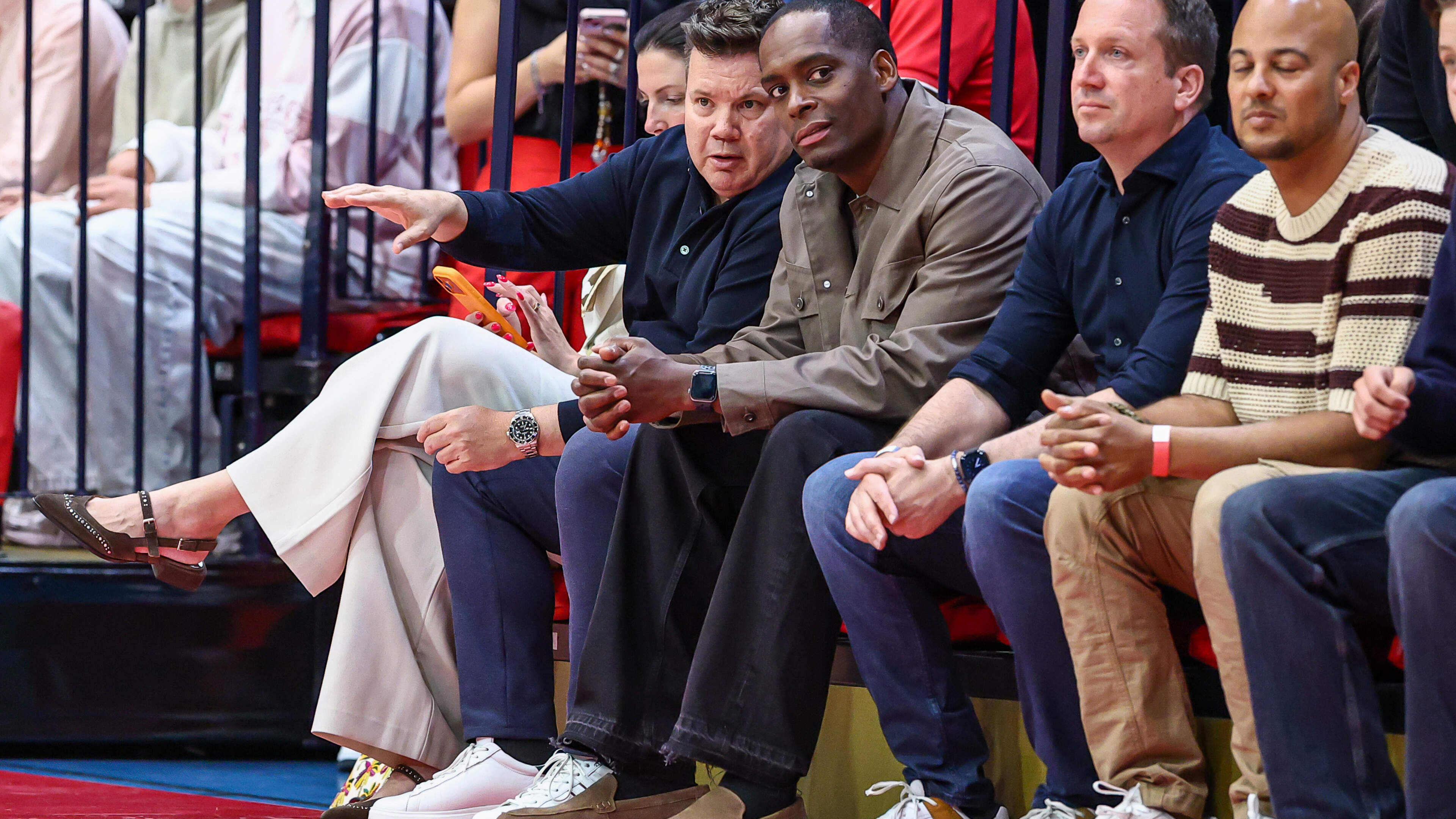 Bob van Oosterhout stopt als eigenaar basketbalclub Heroes Den Bosch