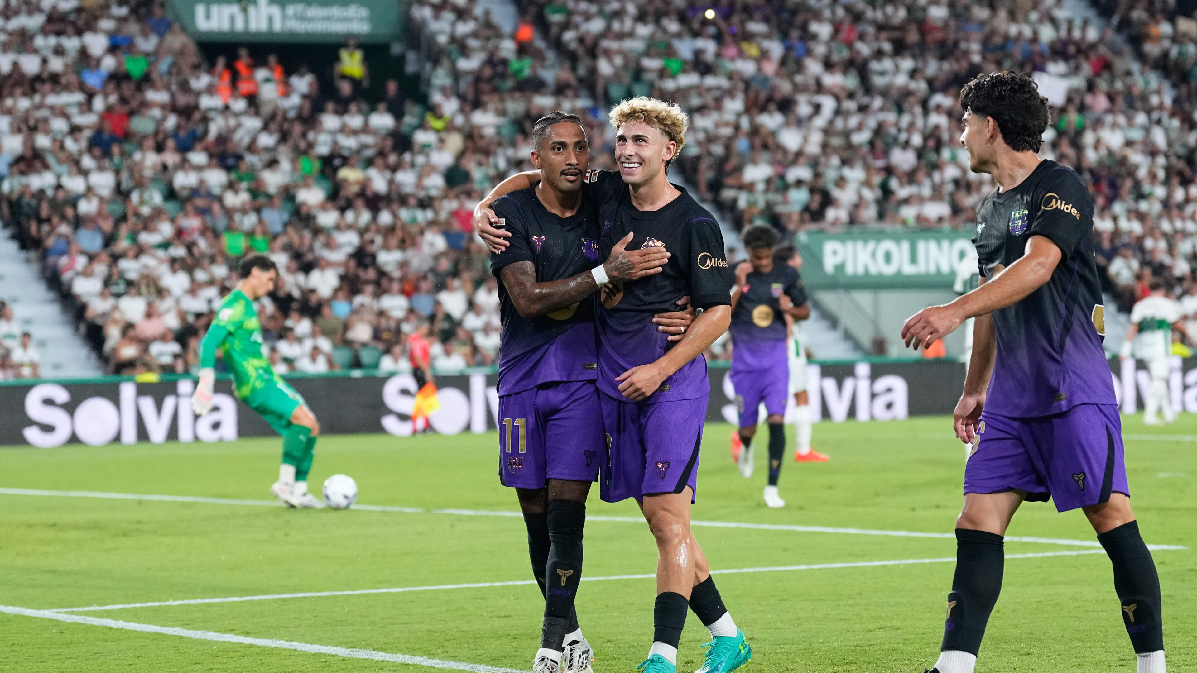 Vijfklapper FC Barcelona in uitduel met Elche, Atlético Madrid-spits Julian Alvarez flink uitgefloten door eigen fans