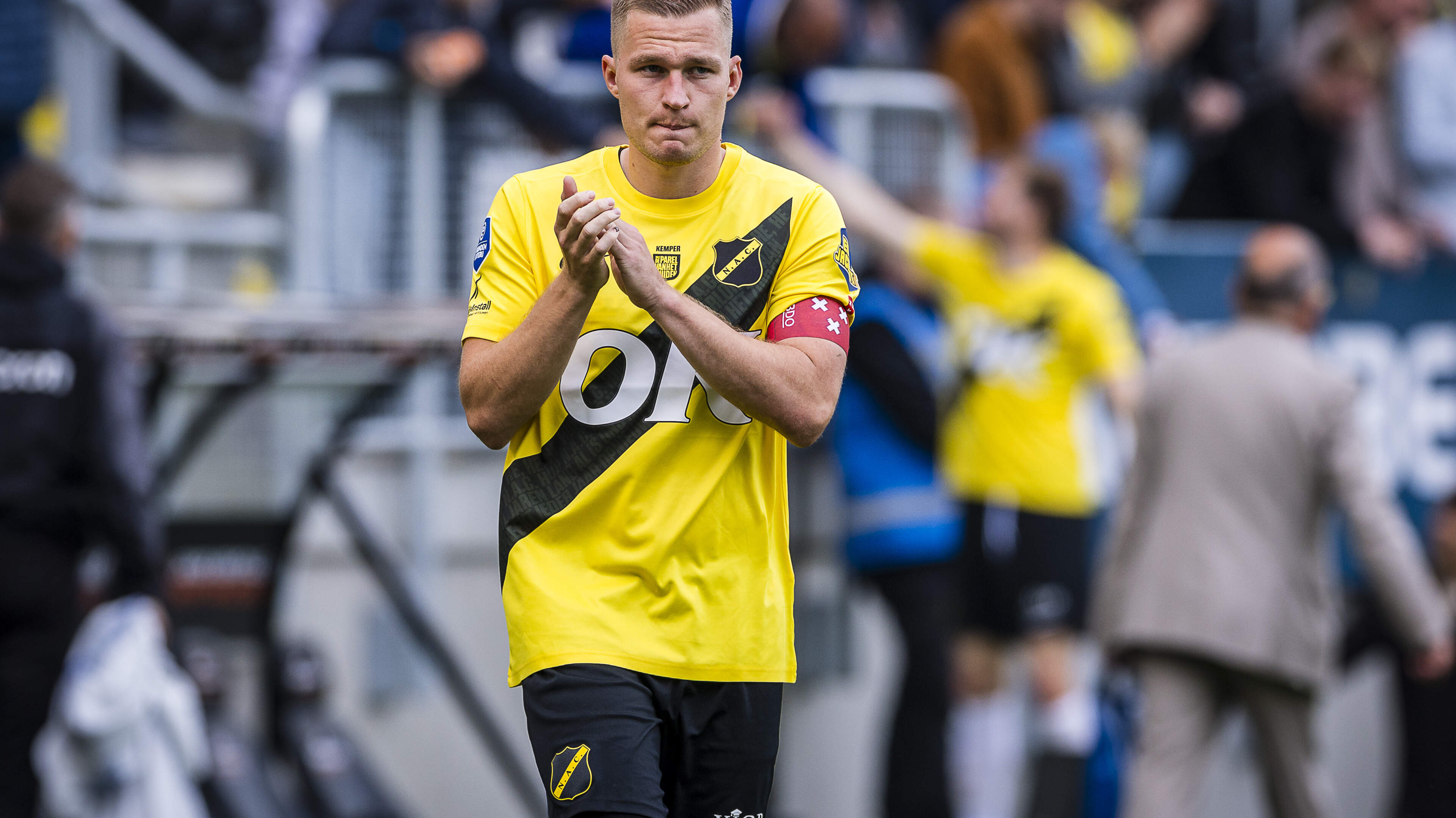 Treurend NAC Breda wint na drie uur in de bus en een restant van 10 minuten op bezoek bij Heerenveen