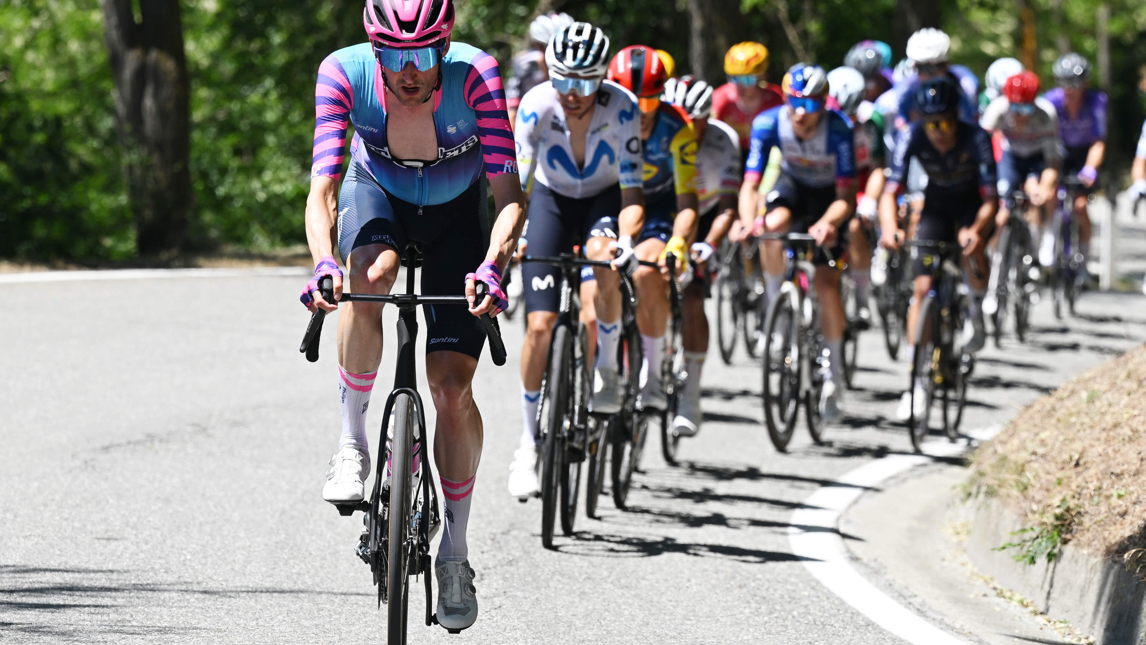 LIVE Giro d’Italia: kunnen Poels en Bouwman in loodzware bergrit toeslaan in slotfase, of valt peloton met Vingegaard nog aan?