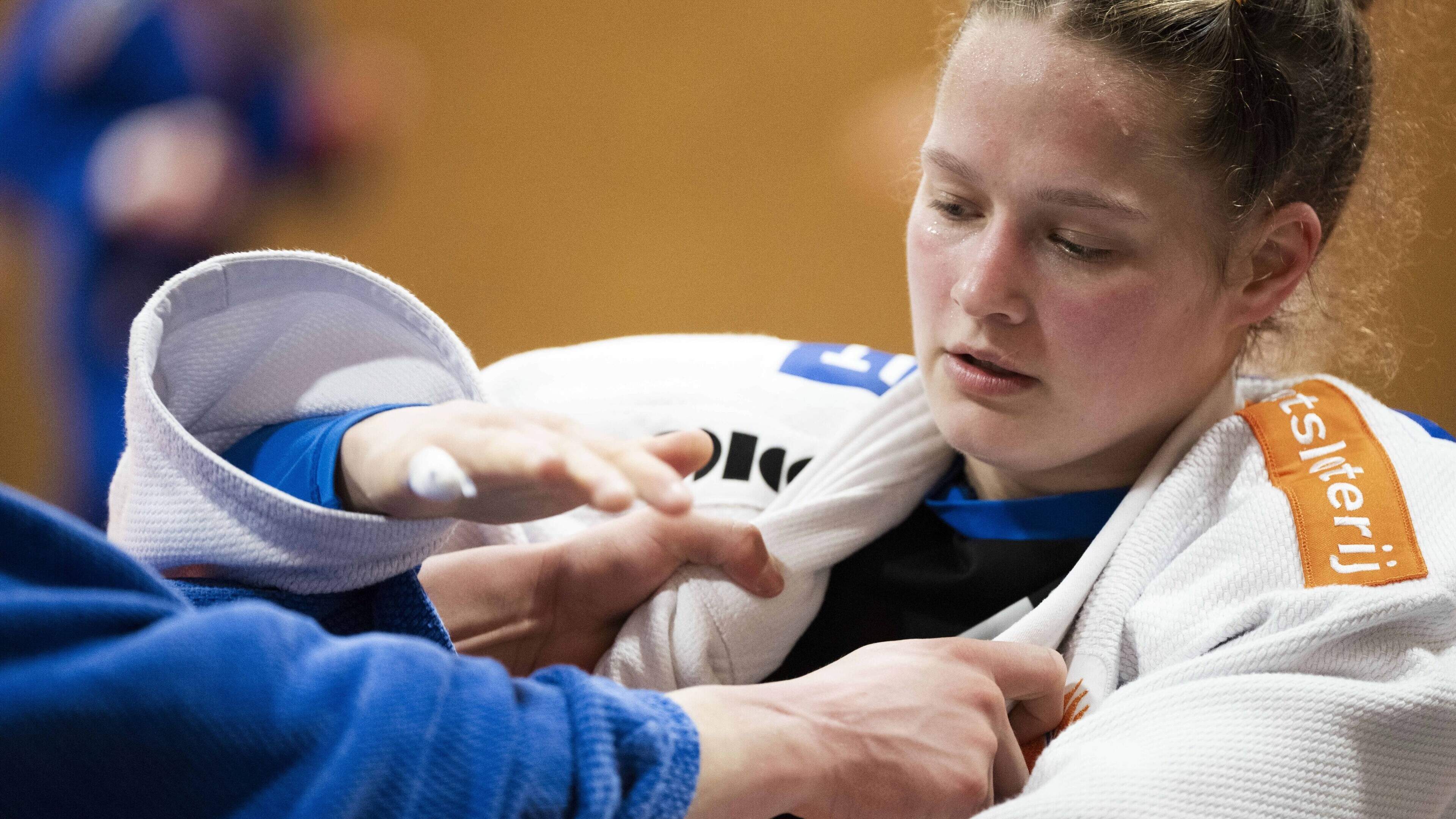 Joanne van Lieshout vecht zich naar finale op EK judo, Julie Beurskens uitgeschakeld