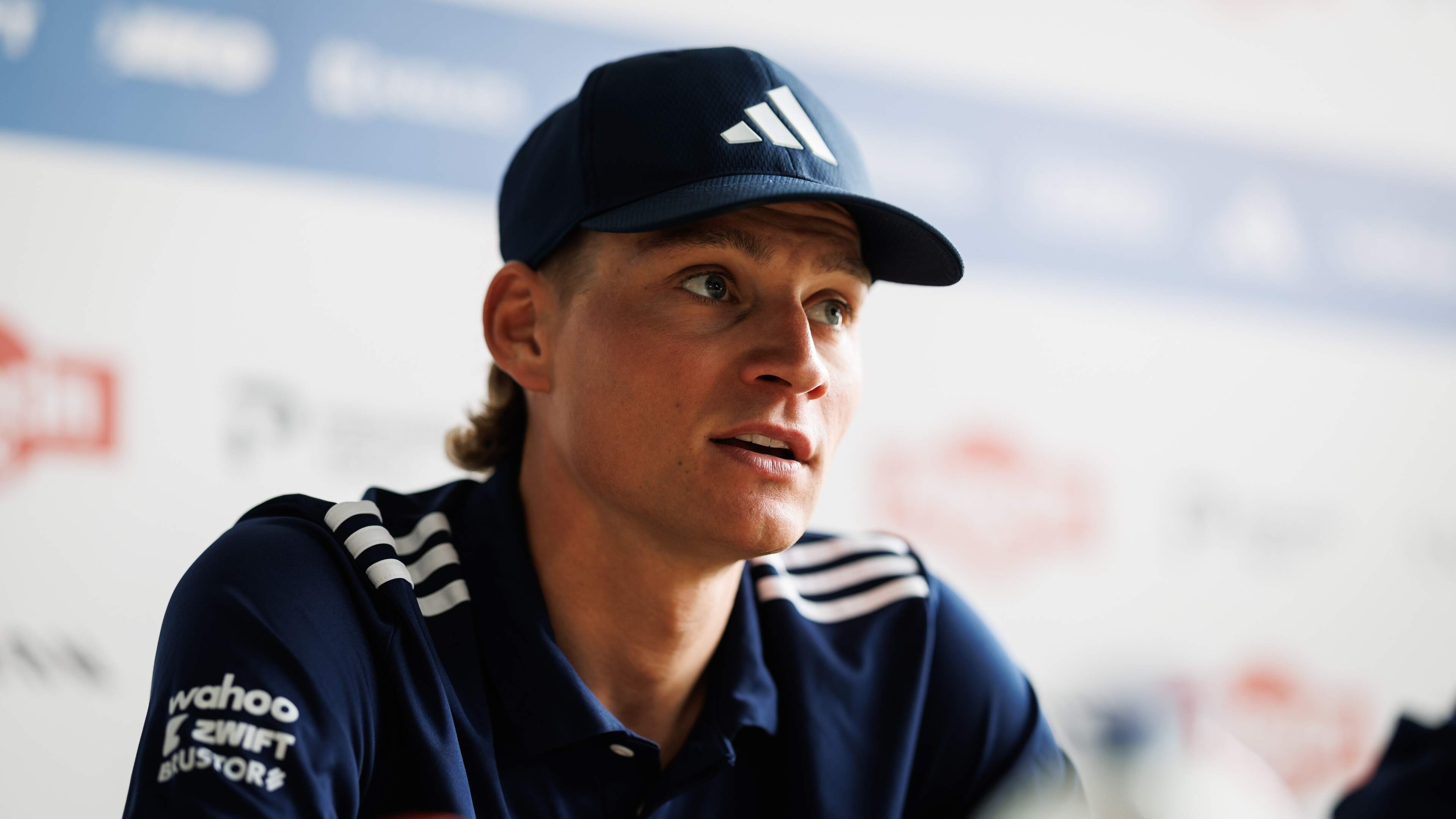 Mathieu van der Poel klaar voor nieuwe uitschieter in Parijs-Roubaix: ’Pogacar zal zondag niet mijn enige tegenstander zijn’