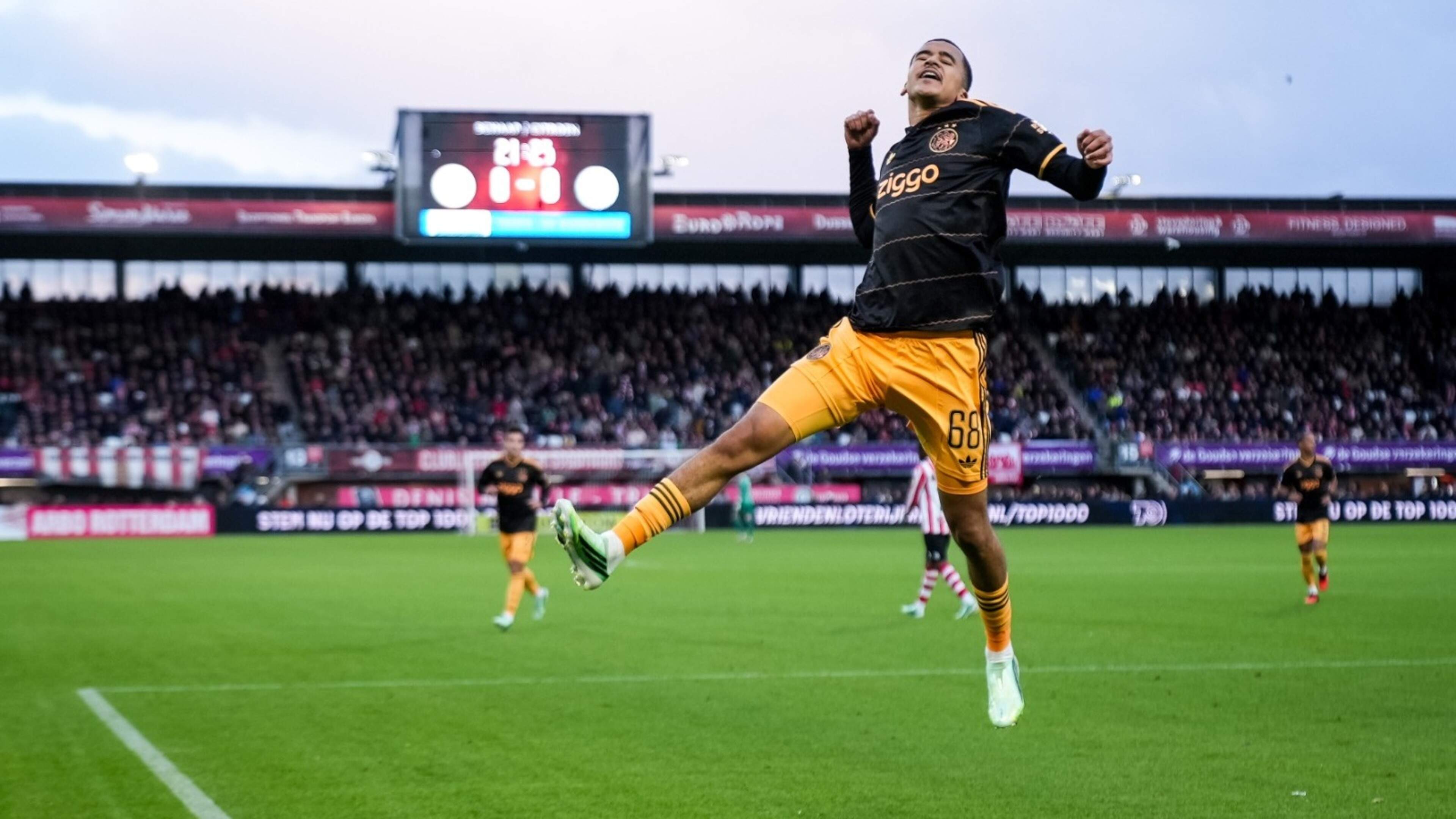 LIVE Eredivisie | Ajax op voorsprong tegen Sparta dankzij beauty Abdellah Ouazane