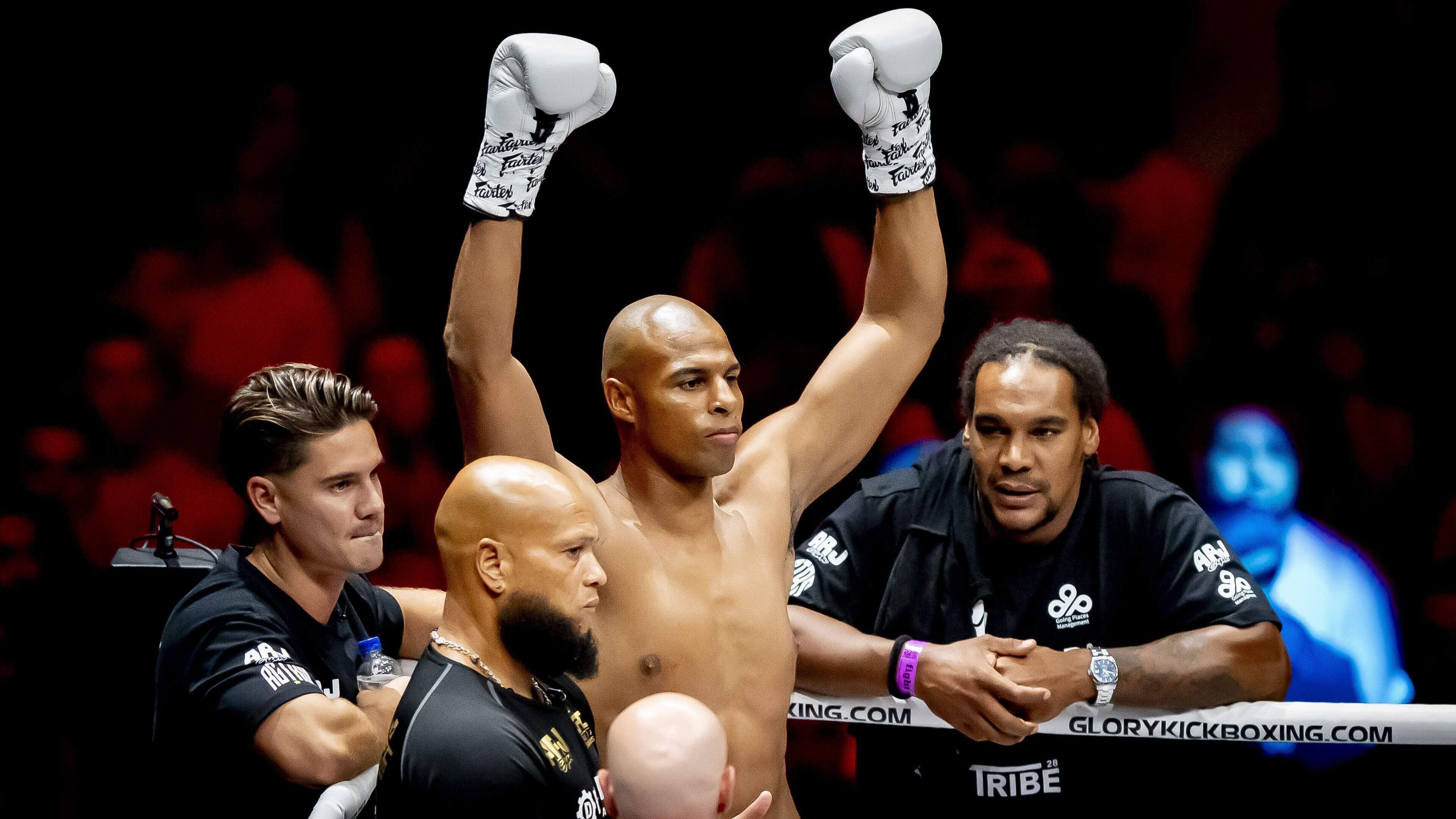 Levi Rigters beperkt zich niet tot MMA-gevechten: hij stapt nu ook de boksring in