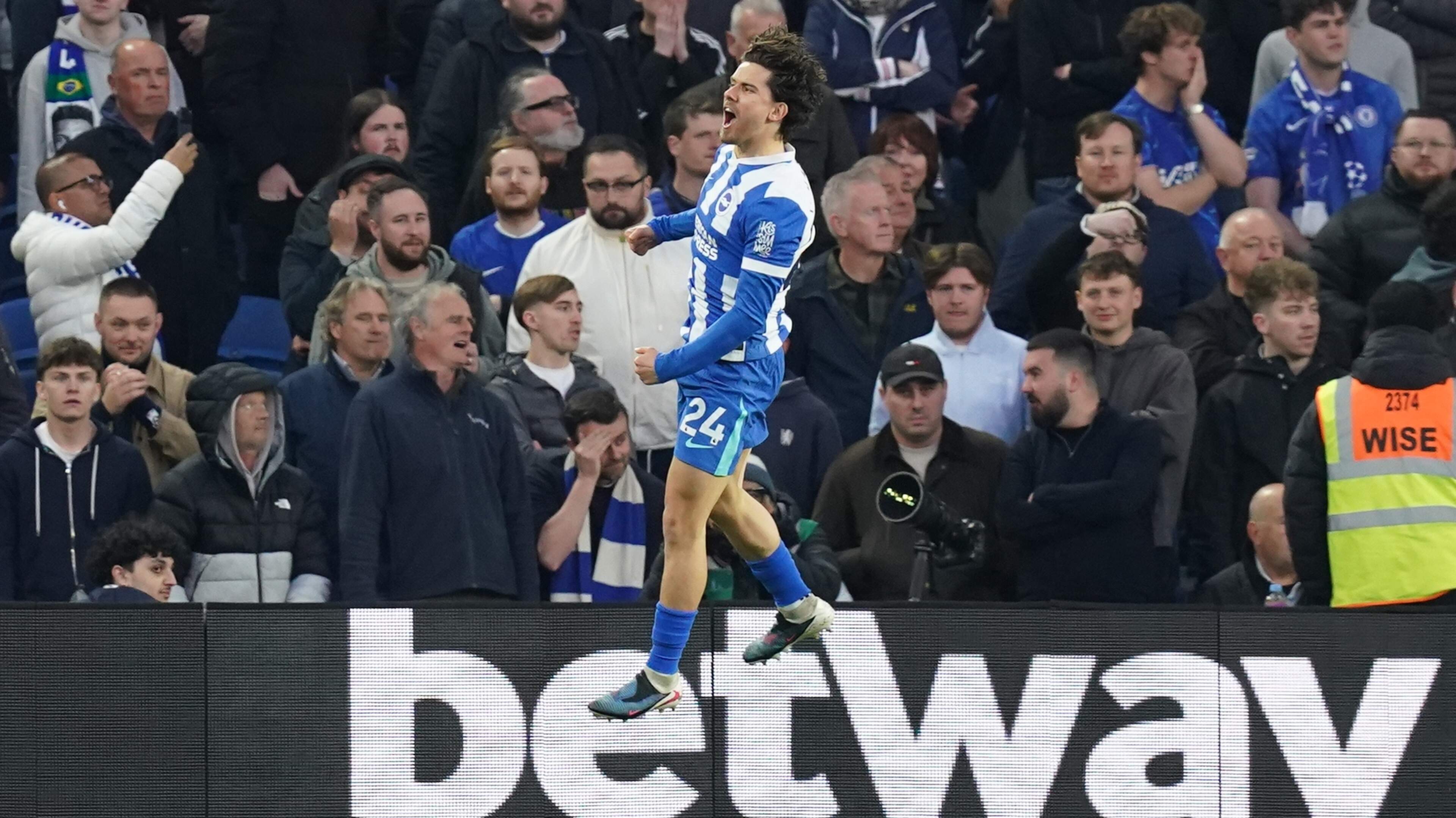 LIVE Premier League: Ferdi Kadioglu helpt Brighton aan droomstart tegen Chelsea, dat na rust doordendert