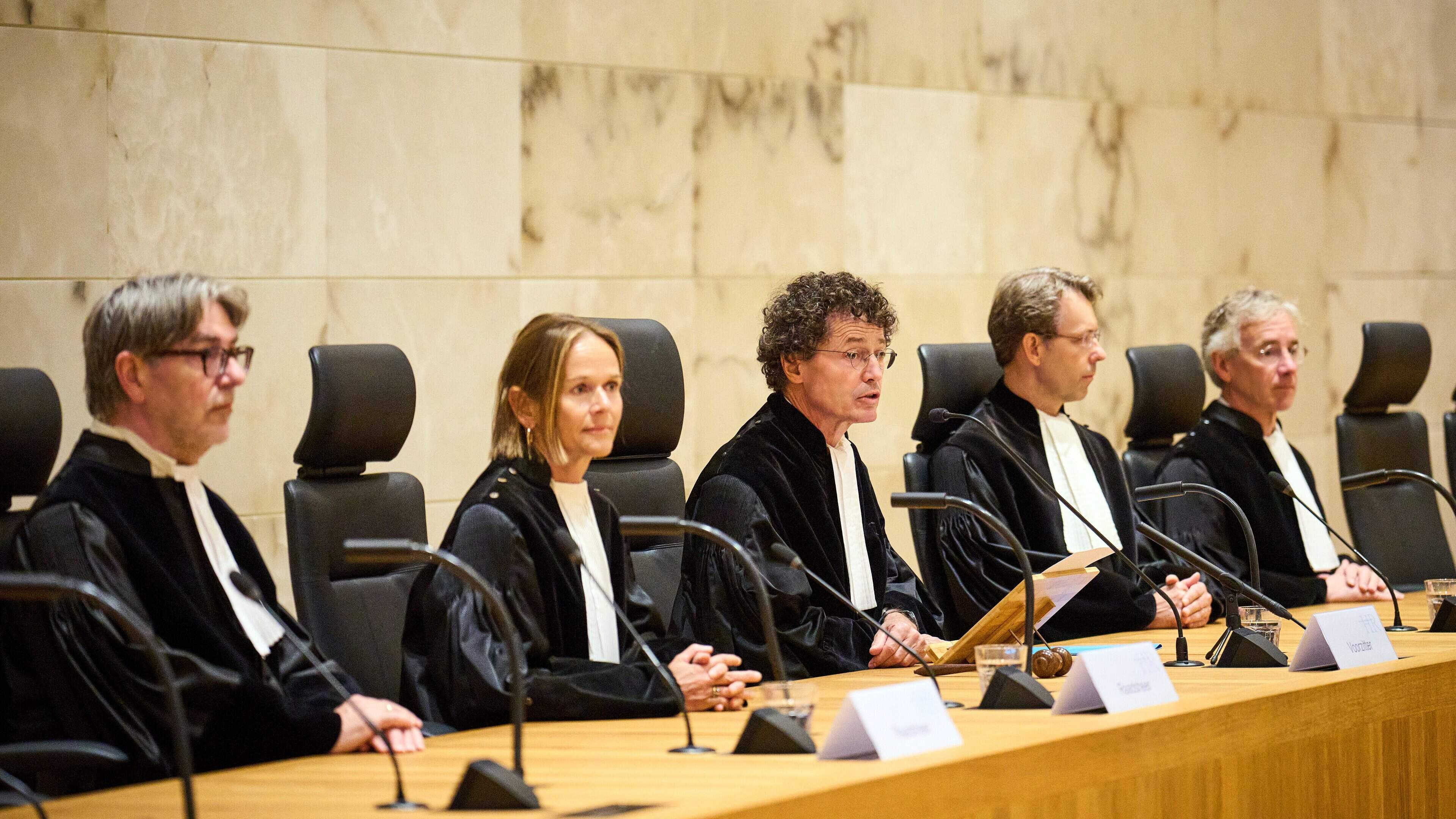 Enorme opluchting bij Vitesse na belangrijke juridische zege: ’Dit is een fantastische dag’
