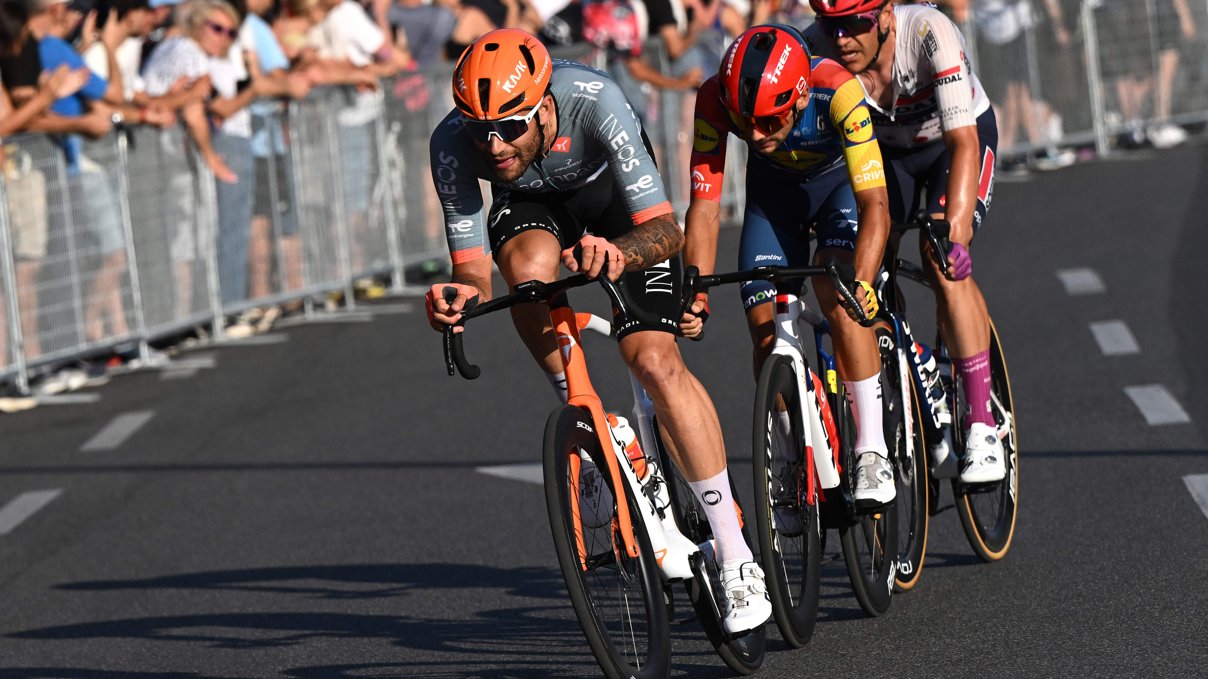 LIVE Giro d’Italia: slaagt Ganna met uitval in slotfase of wordt het een massasprint in Rome?