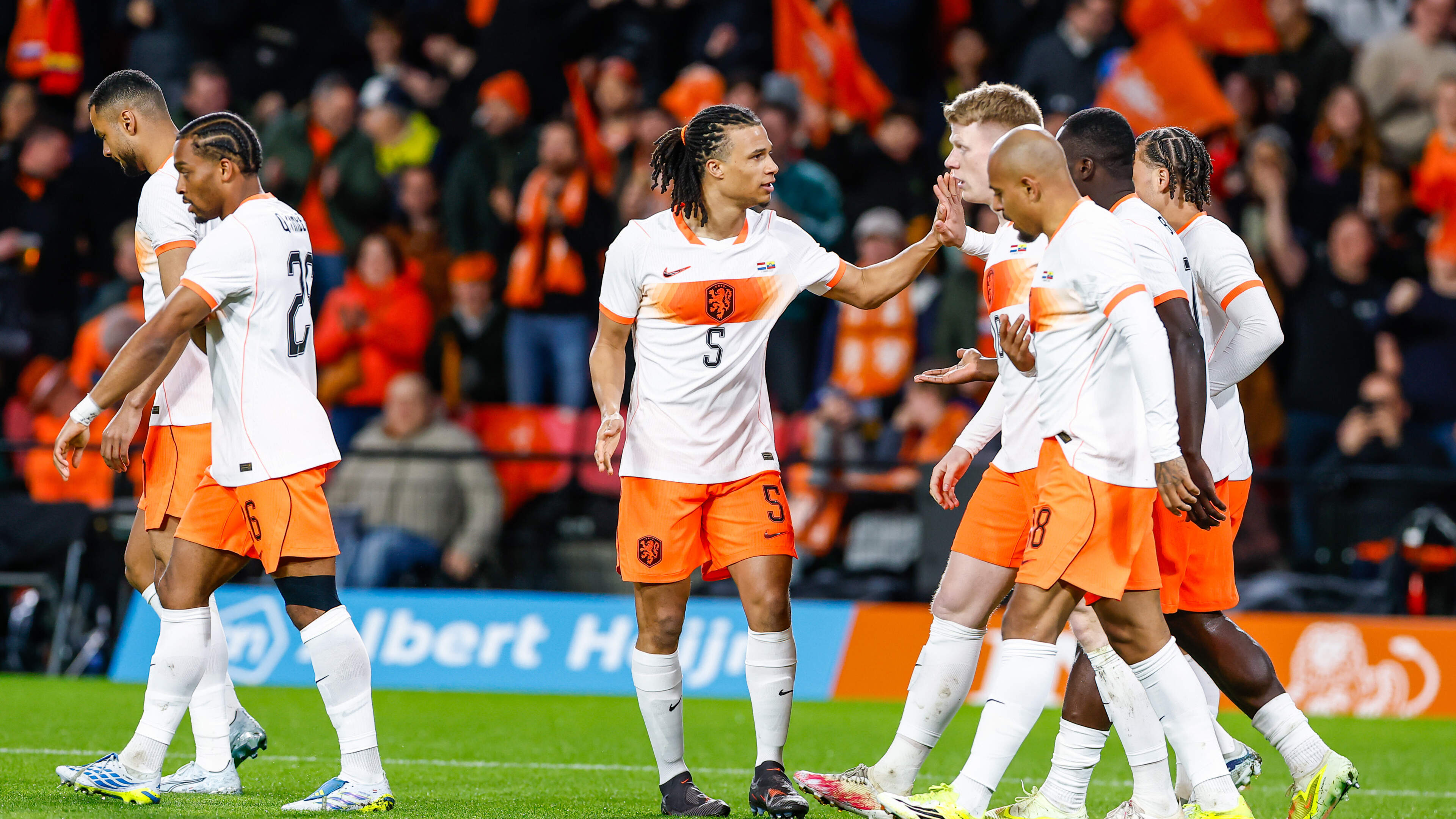 LIVE: Nederlands elftal razendsnel op voorsprong na eigen goal Ecuador, rood voor Dumfries