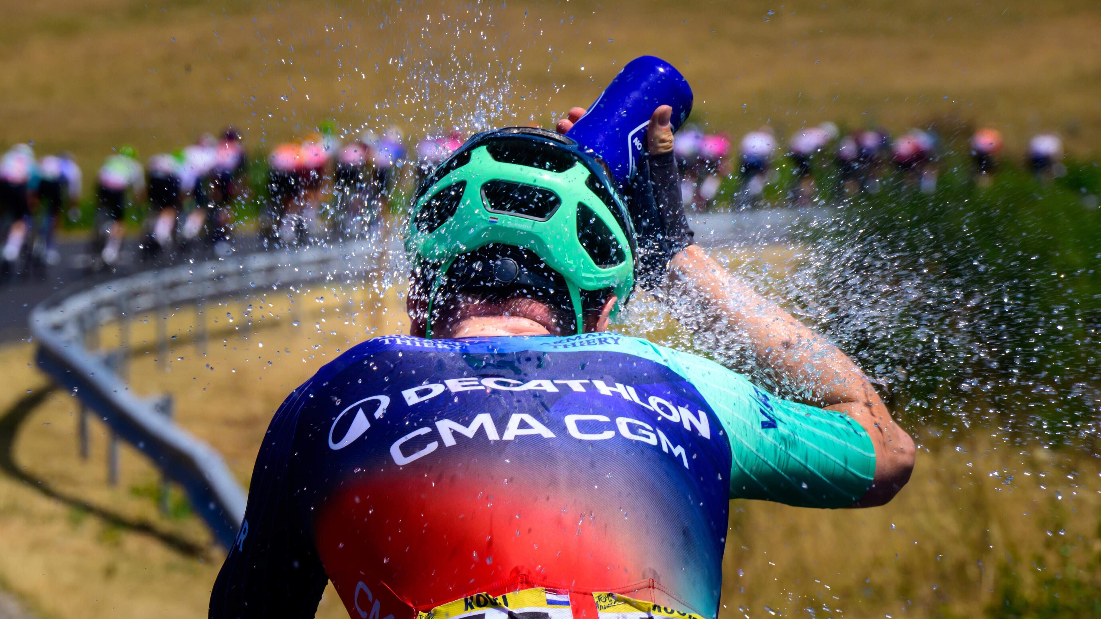 LIVE Tour de France | Kopgroep met Alaphilippe krijgt niet al te veel ruimte, kansen voor Olav Kooij in vlakke etappe