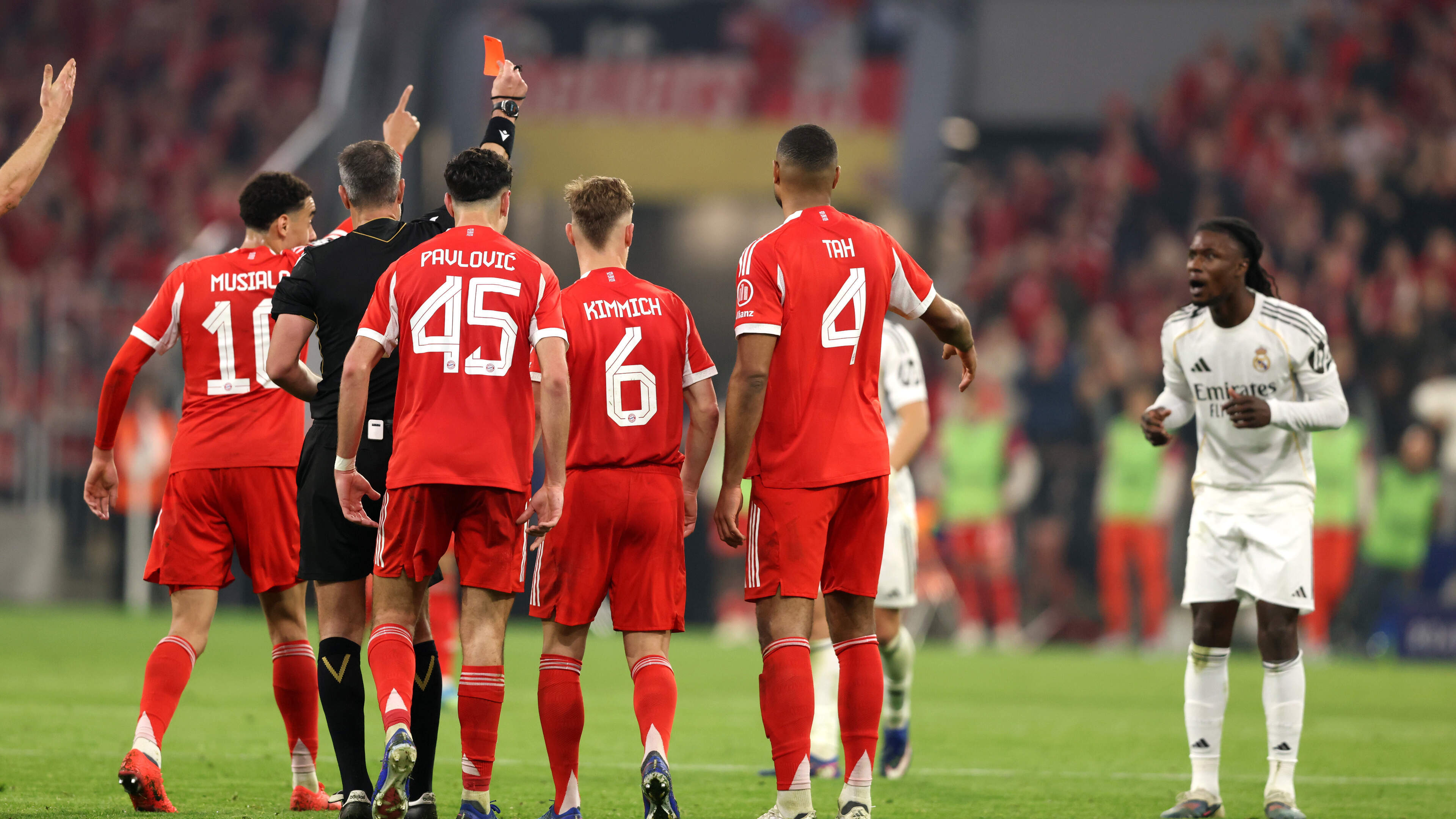 Spaanse sportmedia vol woede en ongeloof na CL-exit Real Madrid: ’Wat een onrecht!’