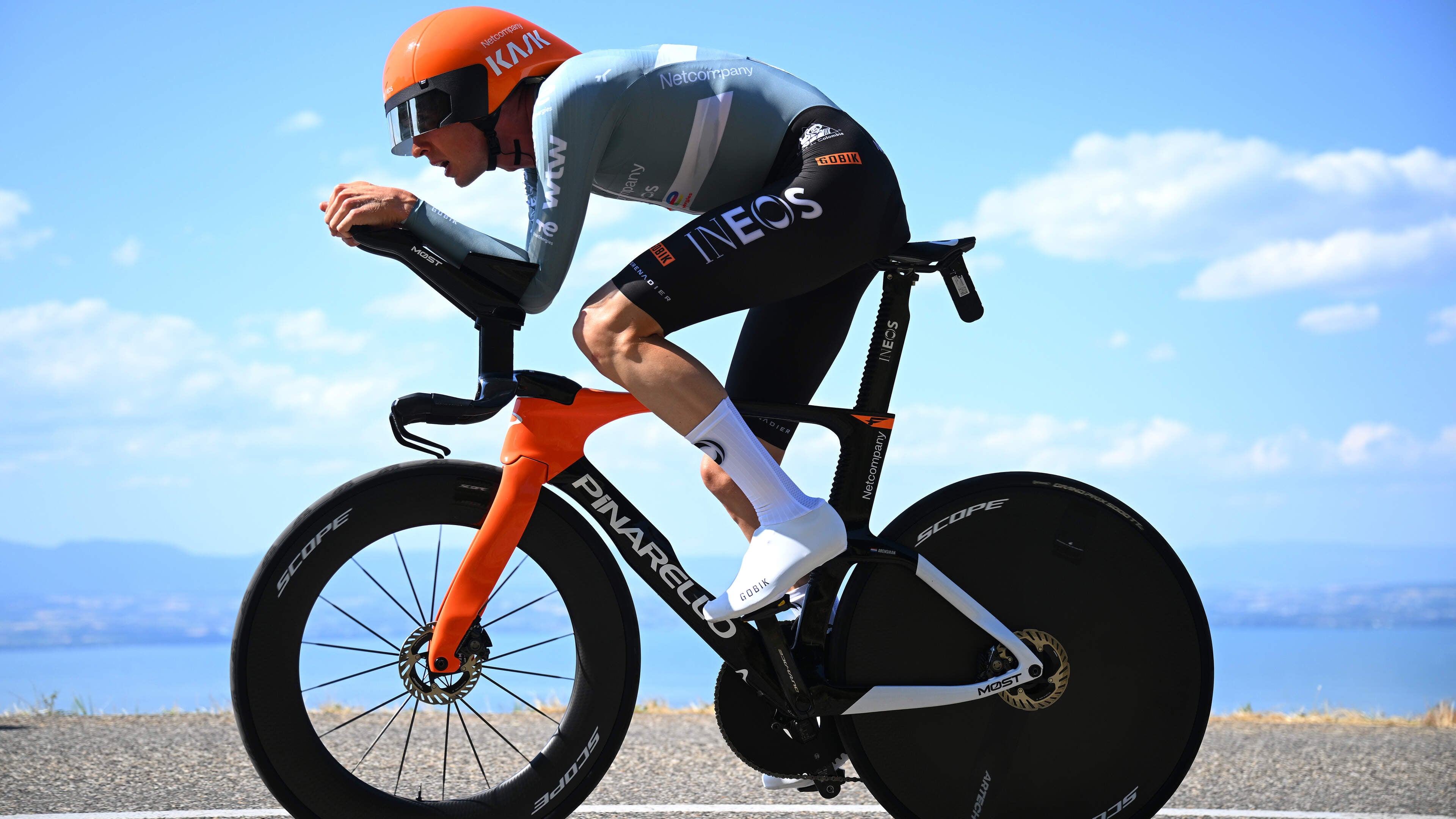 LIVE Tour de France | Arensman verschijnt te laat op podium, klassementsmannen aan zet