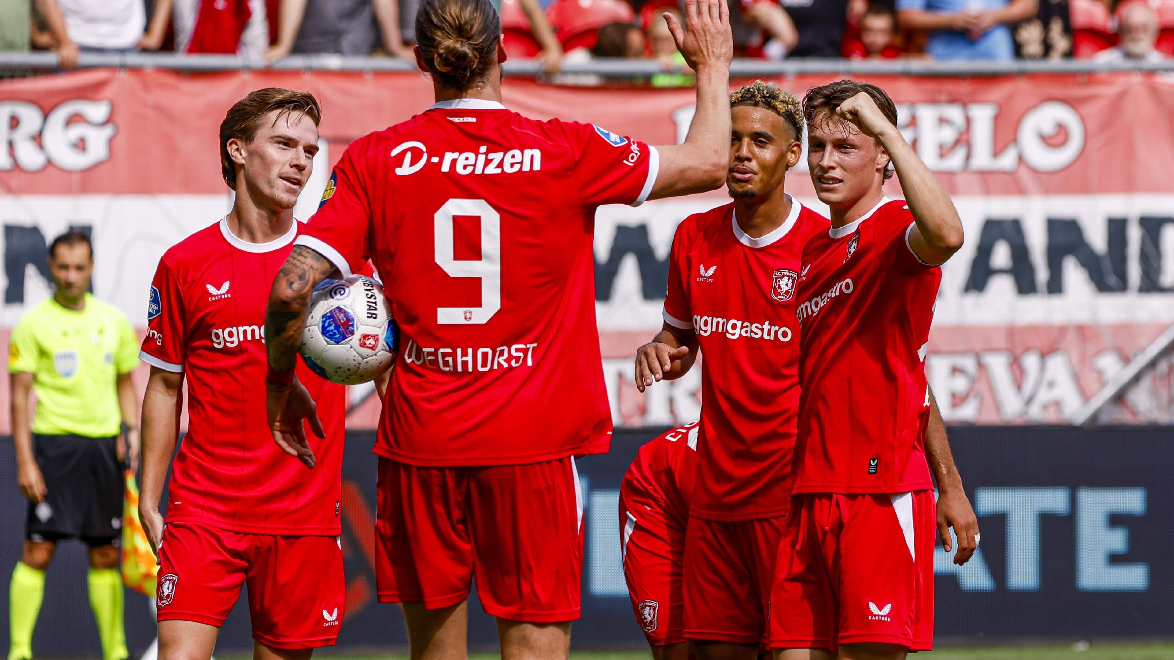FC Twente sluit zwakke week af met winst op PEC Zwolle en opvallend eigen doelpunt