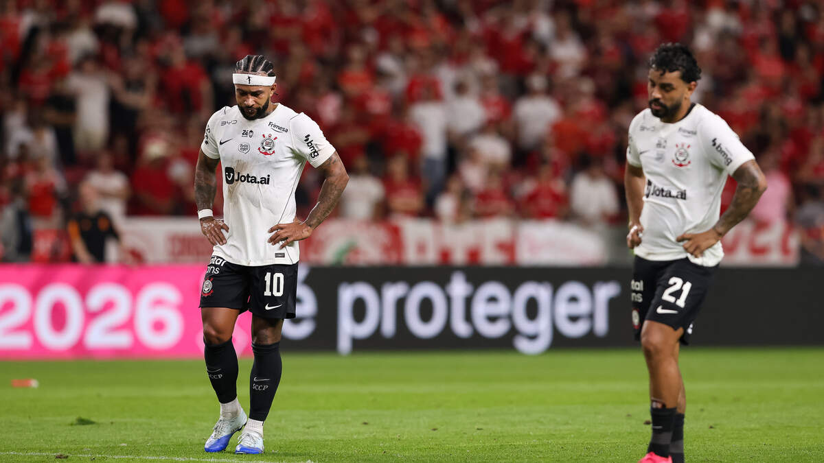 Corinthians sack Fernando Diniz after defeat and costly Memphis miss