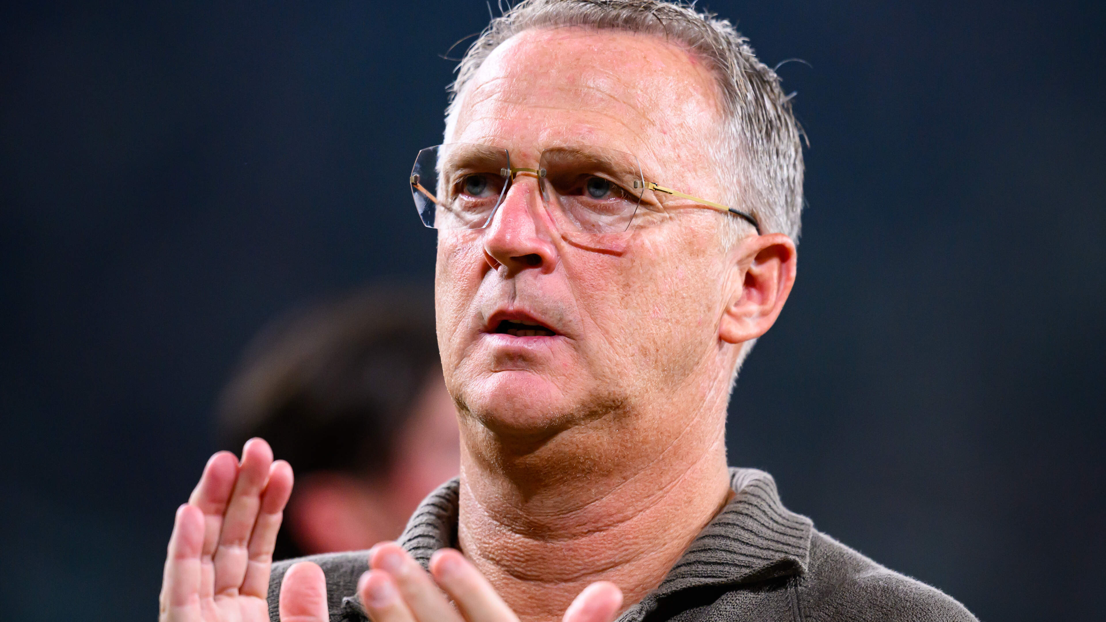 Na ’grote’ en ’dure Europese les’ waarschuwt trainer John van den Brom zijn FC Twente