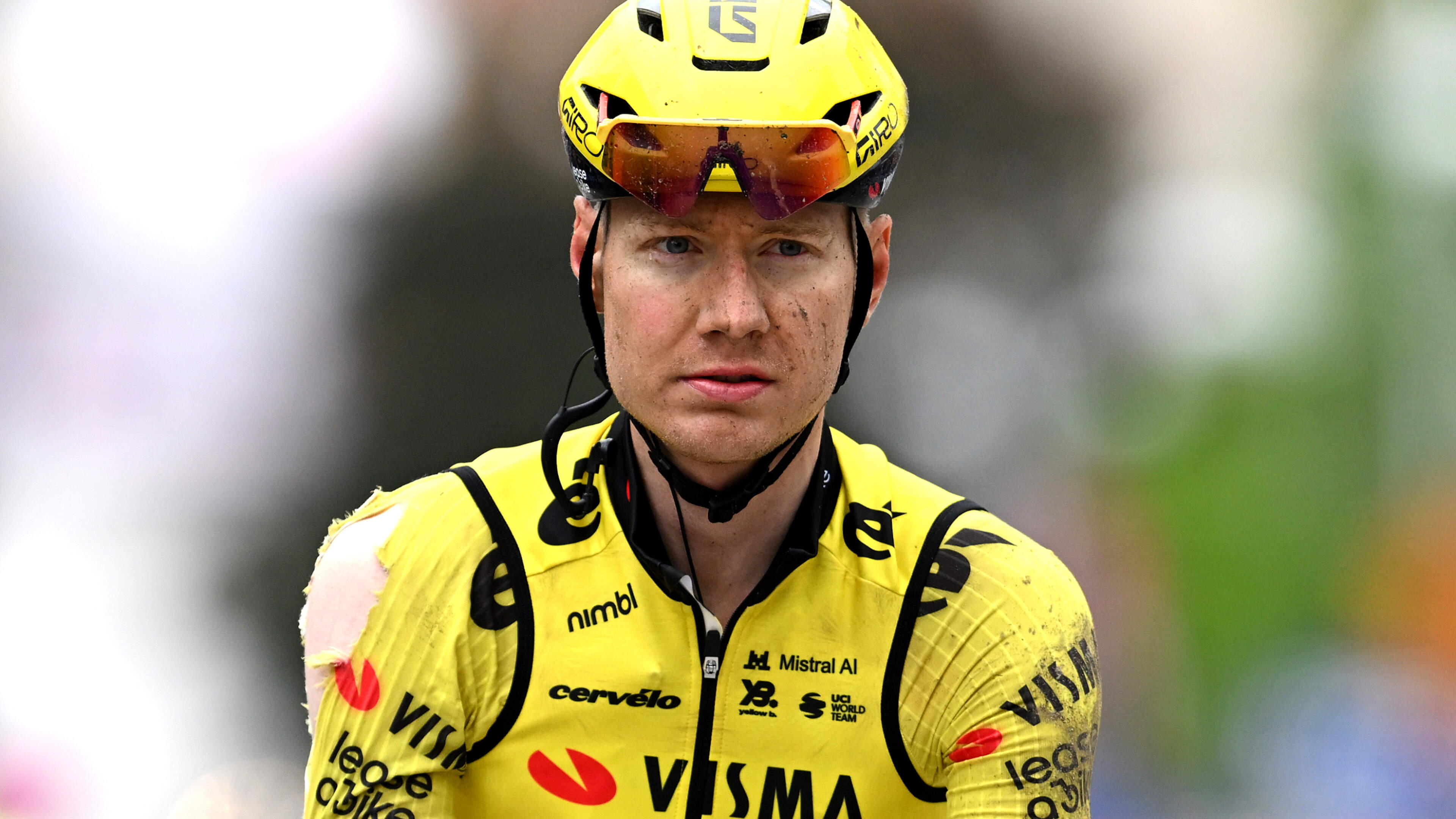 Klap voor Visma-Lease a Bike: Wilco Kelderman niet verder in de Giro als gevolg van grote valpartij in rit 2