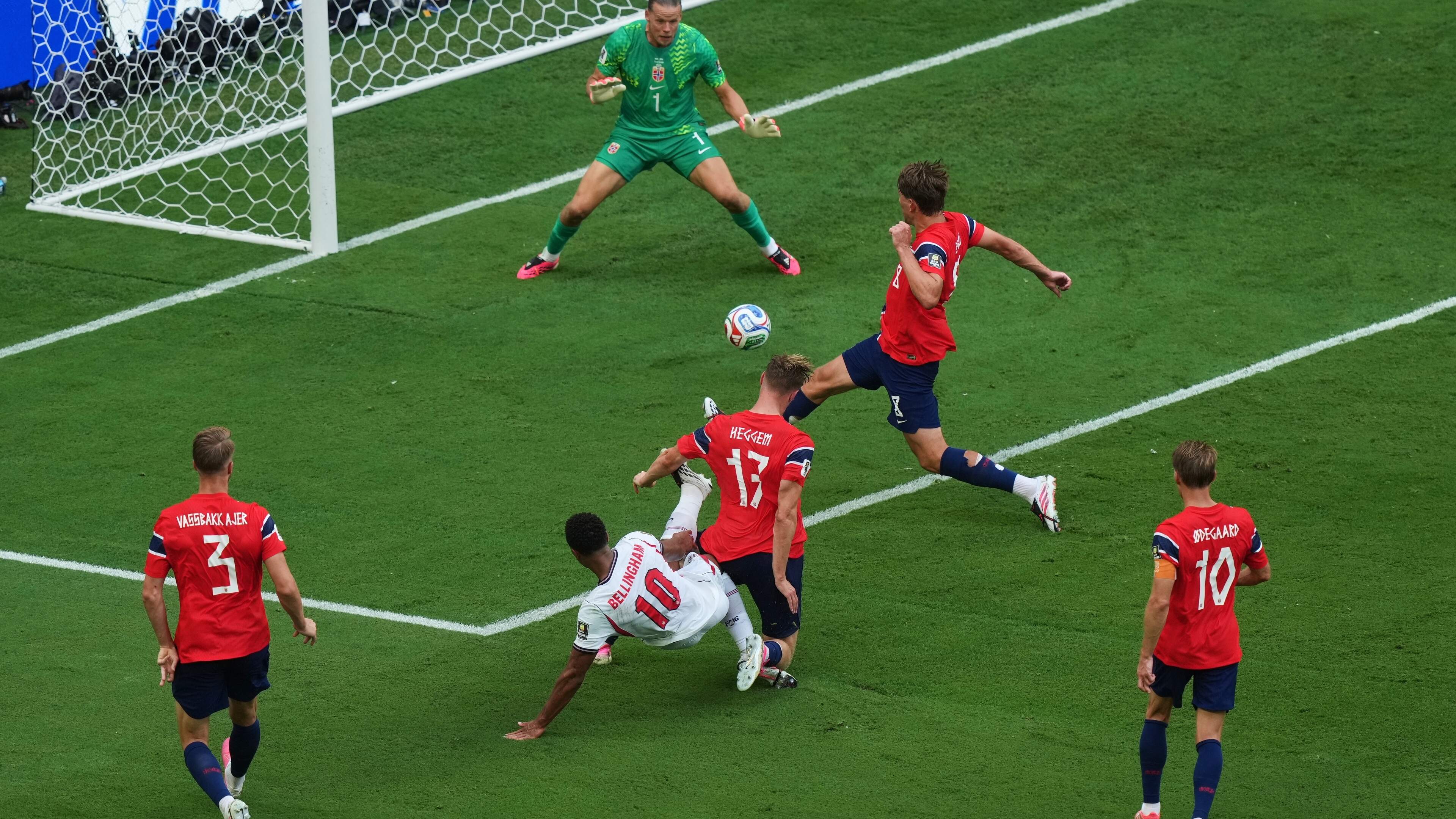 Nu weer discussie over spidercam bij WK-duel Noorwegen en Engeland: ’De kabel van God’