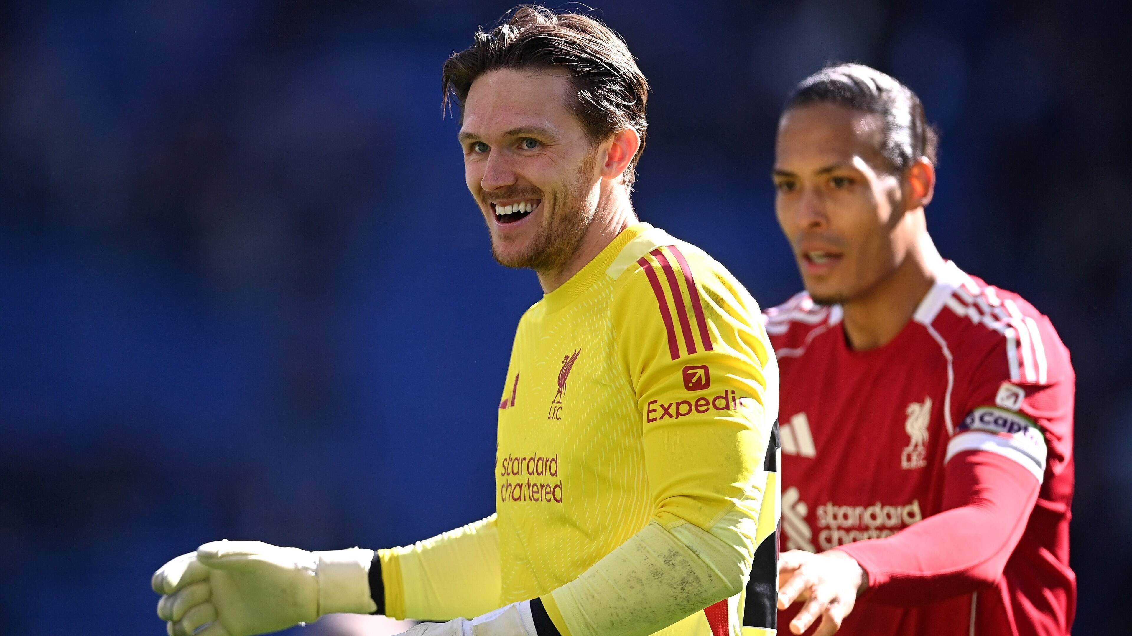 Virgil van Dijk zette derde keeper van Liverpool in het zonnetje: ’Die kans had hij waarschijnlijk niet verwacht’