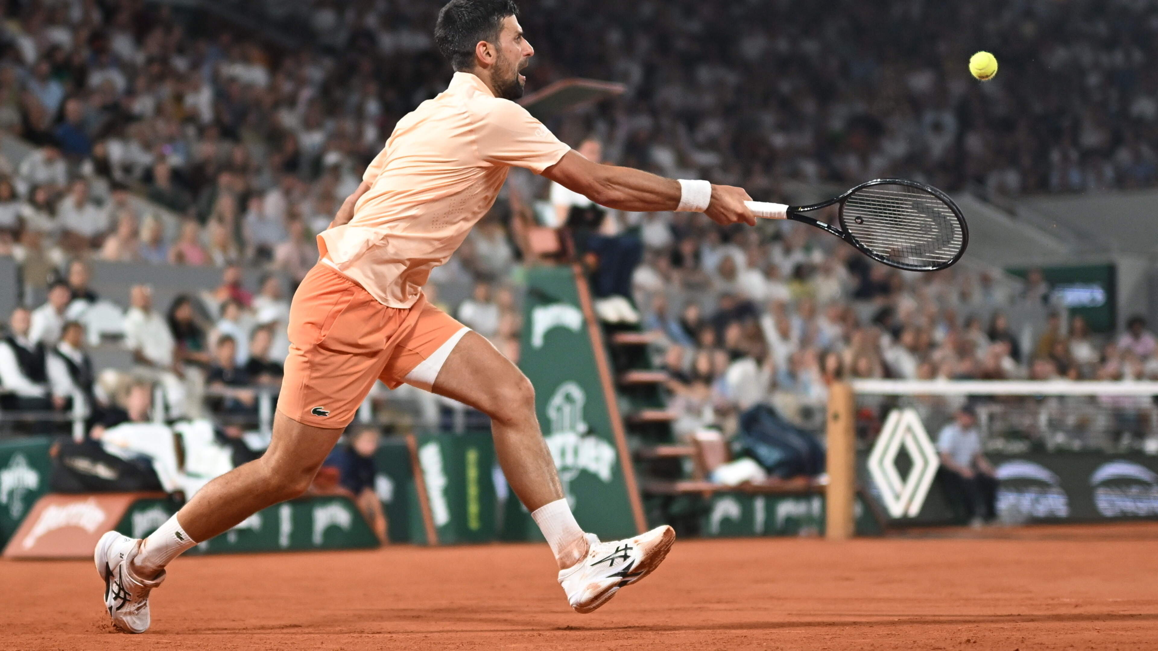 Novak Djokovic na moeizame start door op Roland Garros
