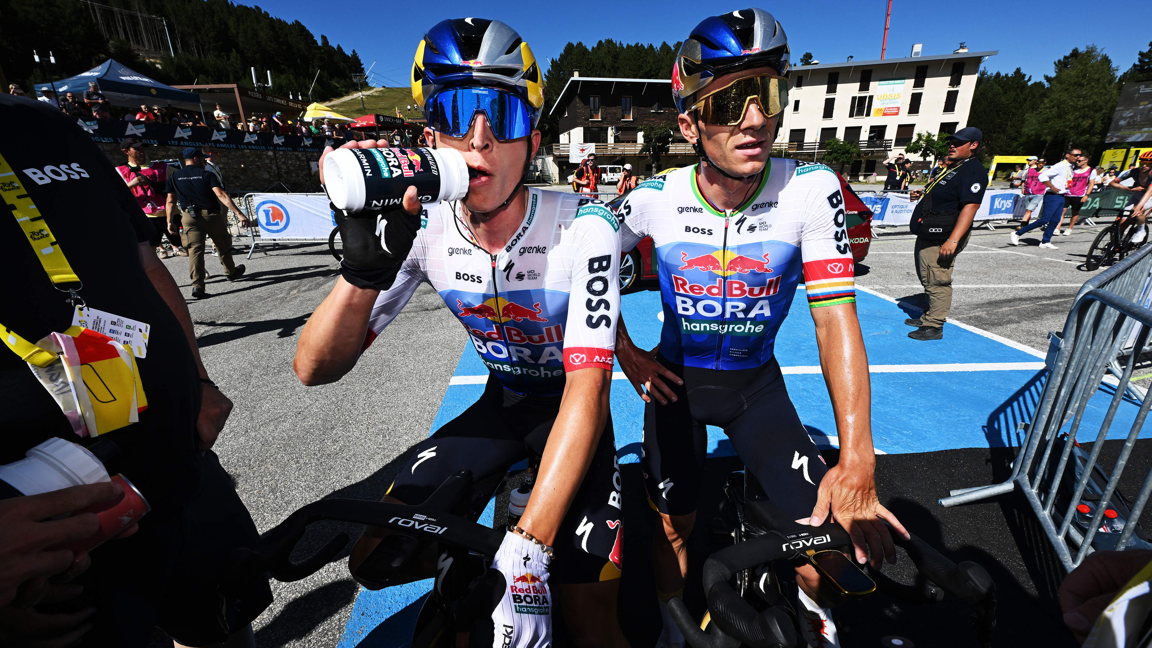 Rel blijft rest van Tour dooretteren: vurigste strijd tussen ploeggenoten Remco Evenepoel en Florian Lipowitz