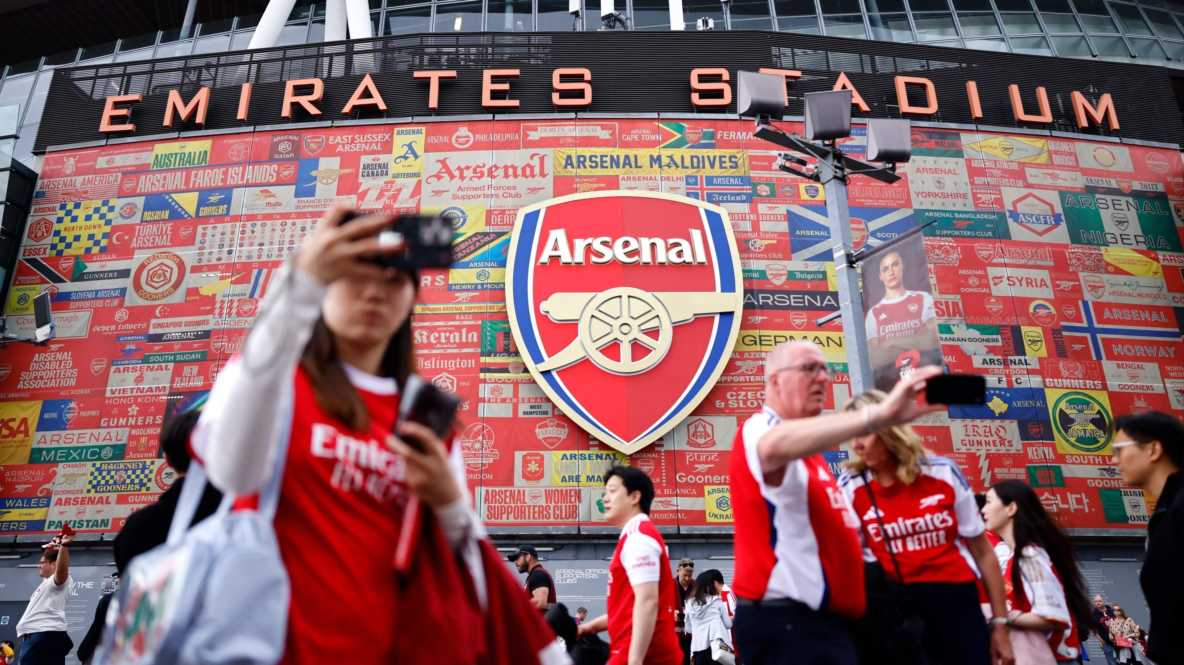 LIVE Premier League: Arsenal snel aan de leiding tegen Fulham in spannende titelrace