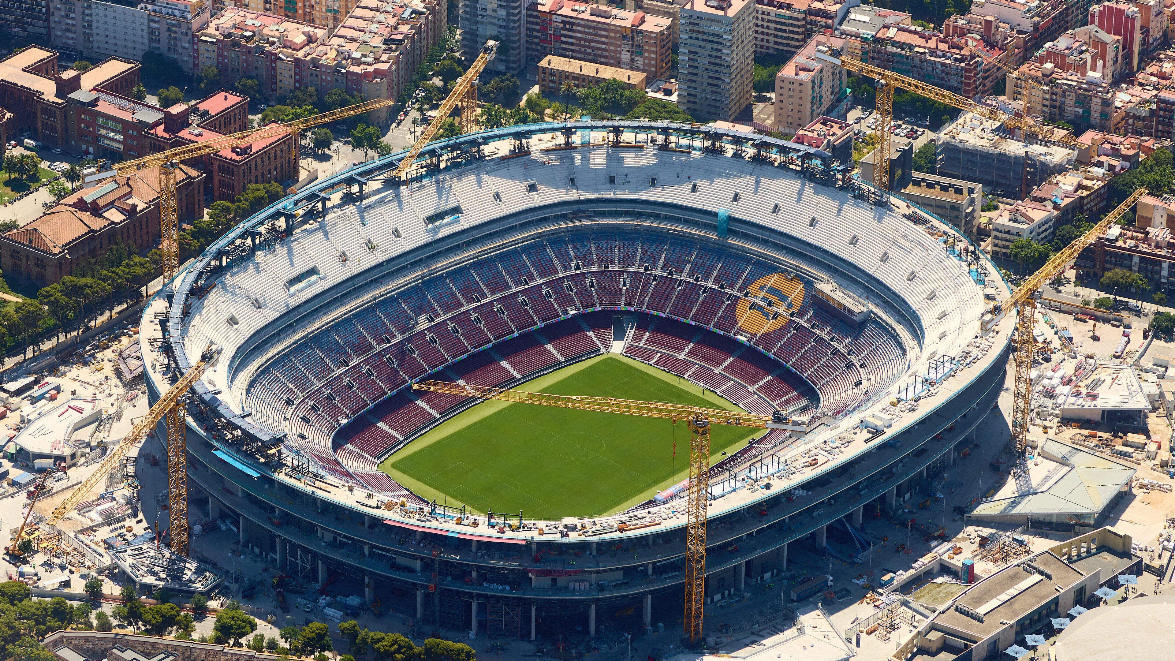 FC Barcelona betreurt sterfgeval bij werkzaamheden Camp Nou, onderzoek gestart