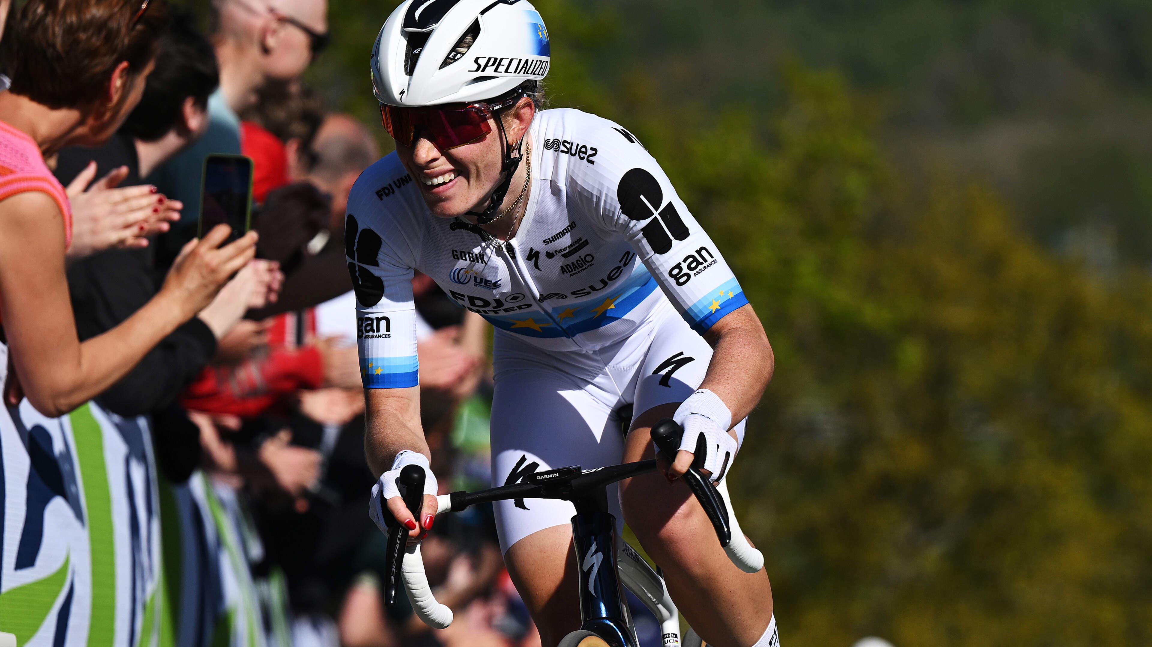 Demi Vollering geeft supervoorjaar nog meer glans met prachtige solowinst in Luik-Bastenaken-Luik