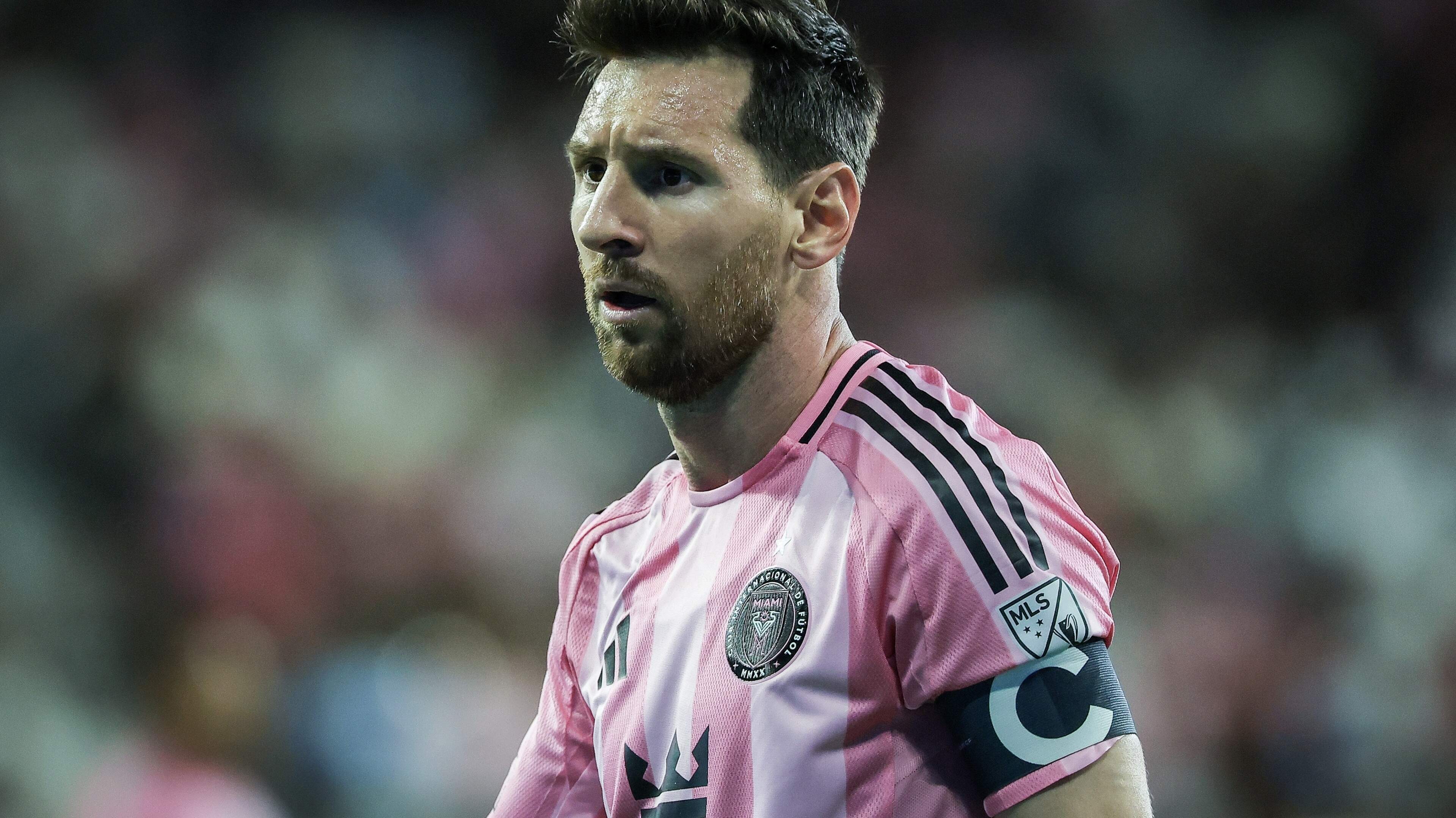 Lionel Messi verrast en koopt Catalaanse club UA Cornellà en wordt voor 100 procent eigenaar