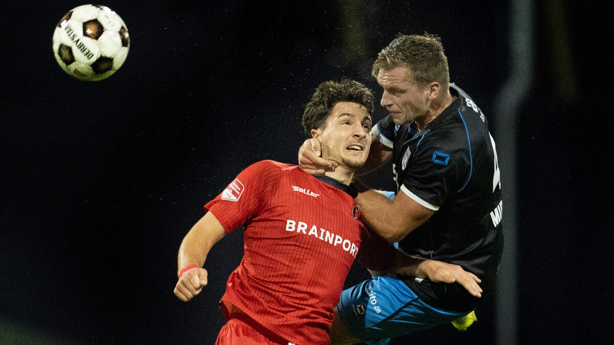 Photo: De Telegraaf Helmond and Heracles Draw in Match with Two Red Cards