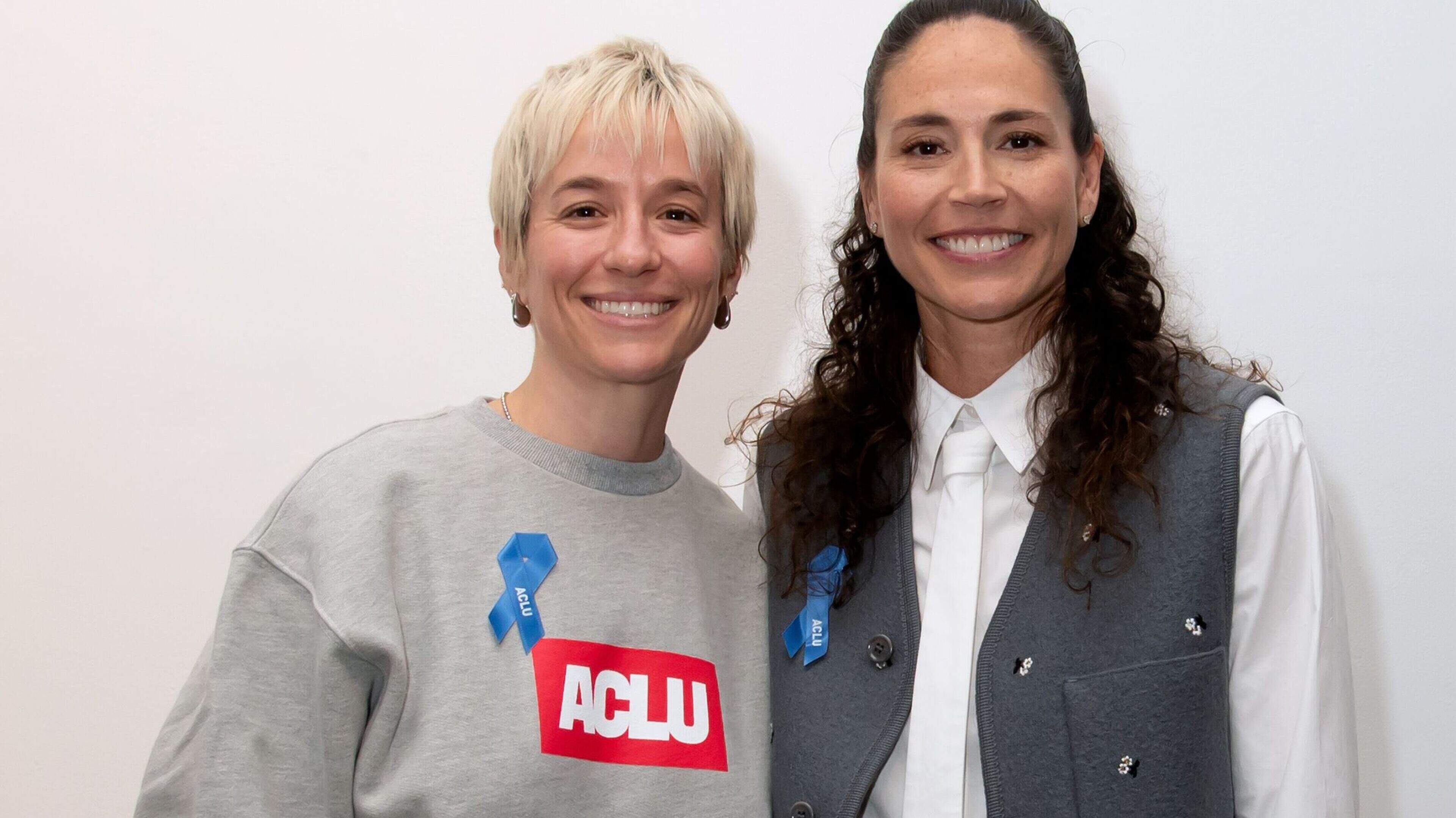 Voormalige Amerikaanse sportsterren Megan Rapinoe en Sue Bird na tien jaar uit elkaar: ’Geen makkelijke manier om dit te delen’