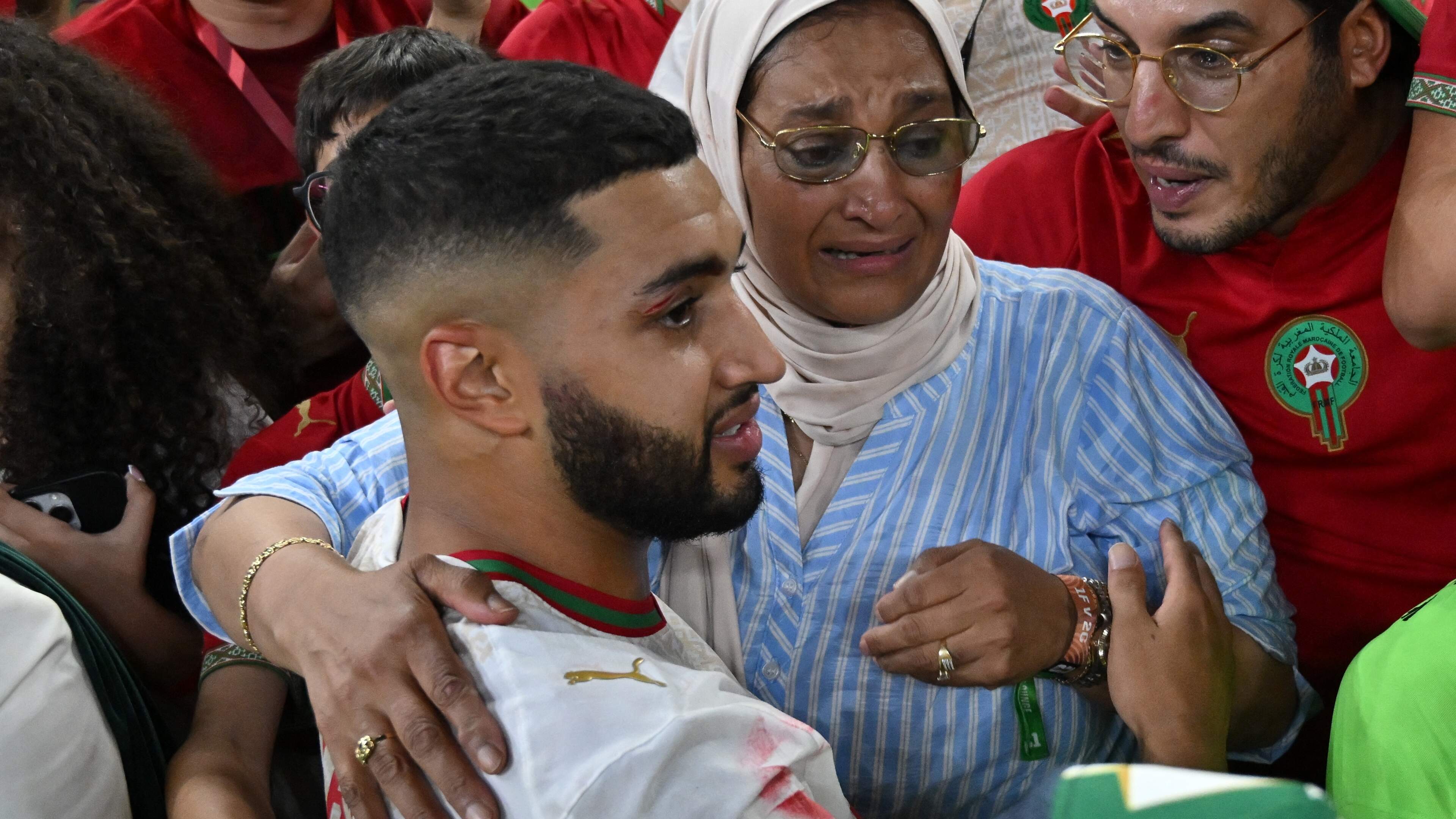 Ismael Saibari aangedaan door hoofdwond: ’Maar ja: we door zijn’