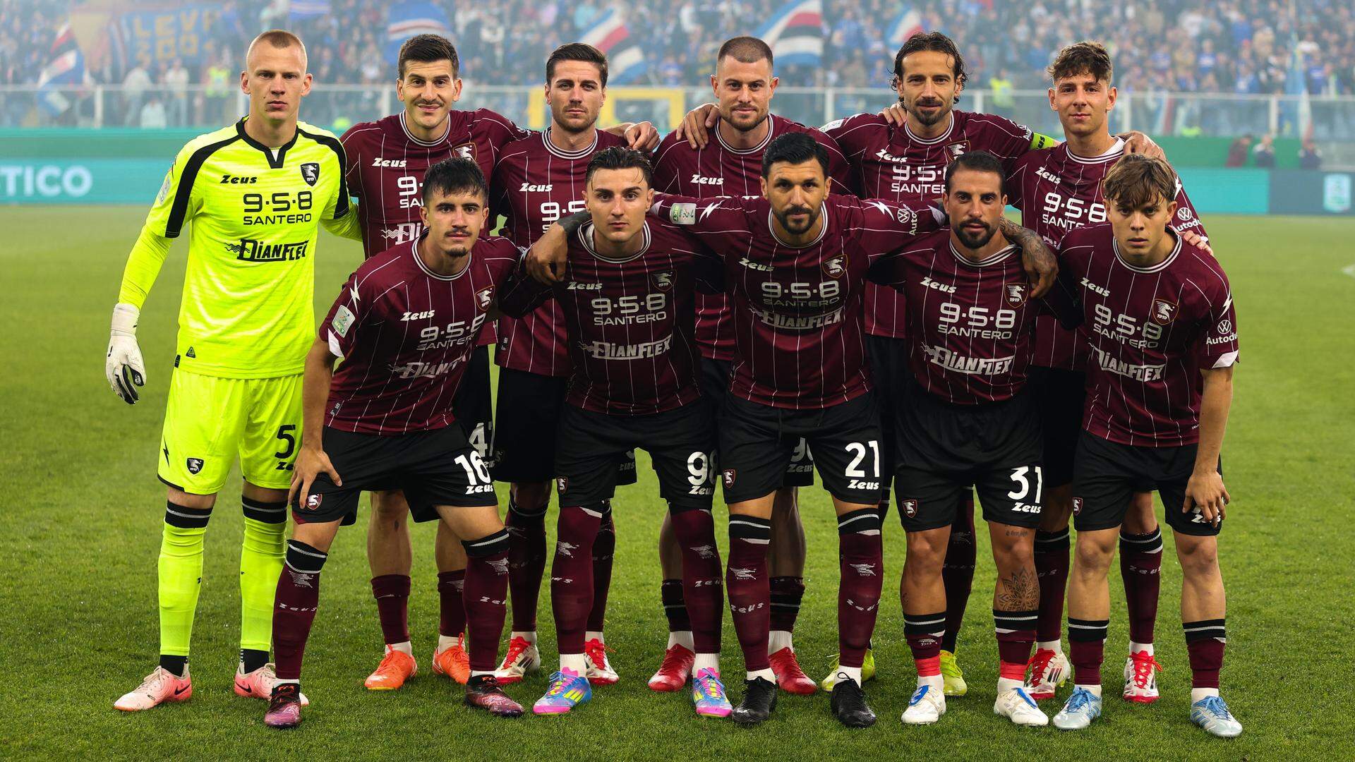 De basiself van Salernitana eerder dit seizoen voor de uitwedstrijd tegen Sampdoria.