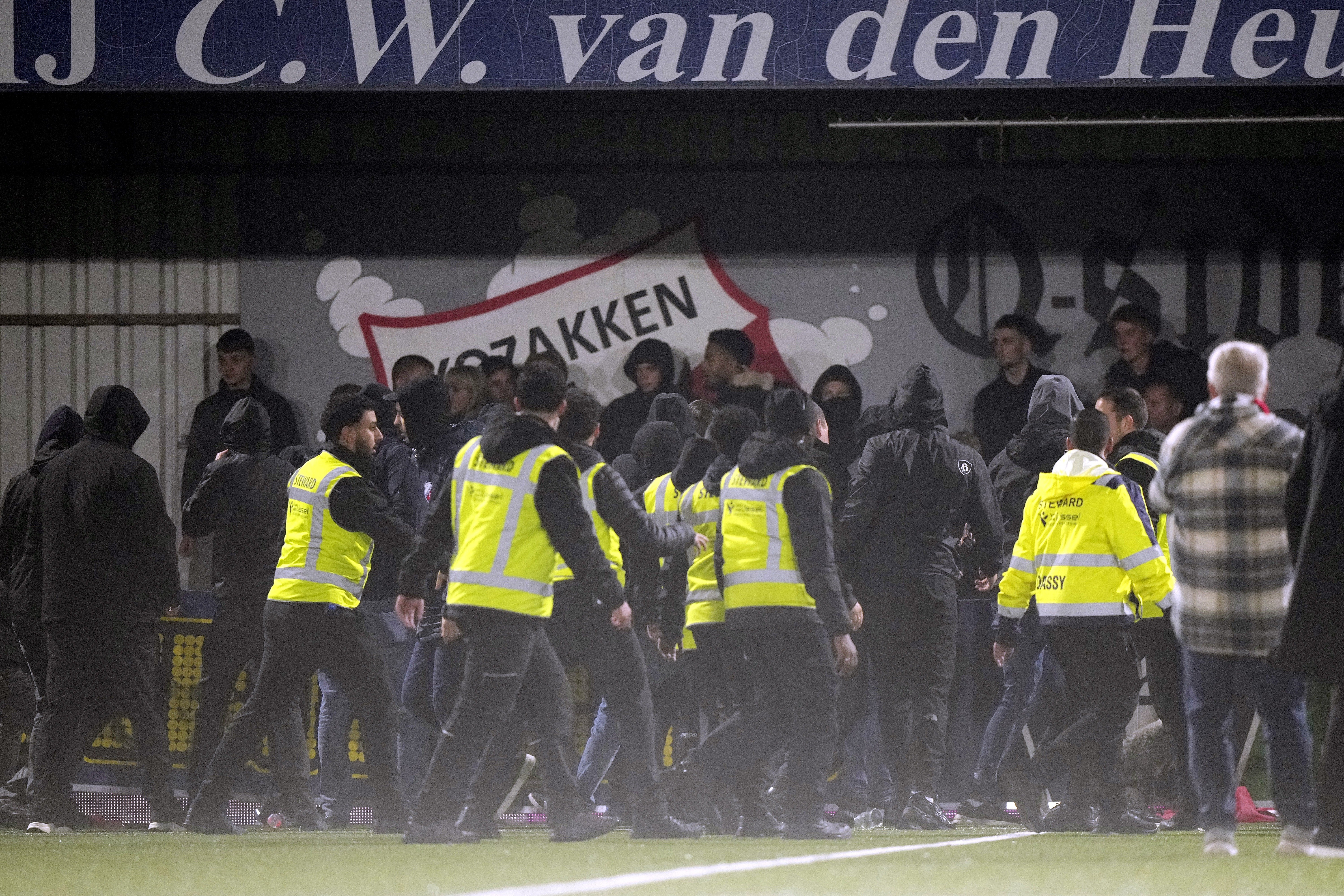 FC Utrecht neemt rigoureus besluit na rellen in Werkendam en laat supporters thuis tegen Telstar