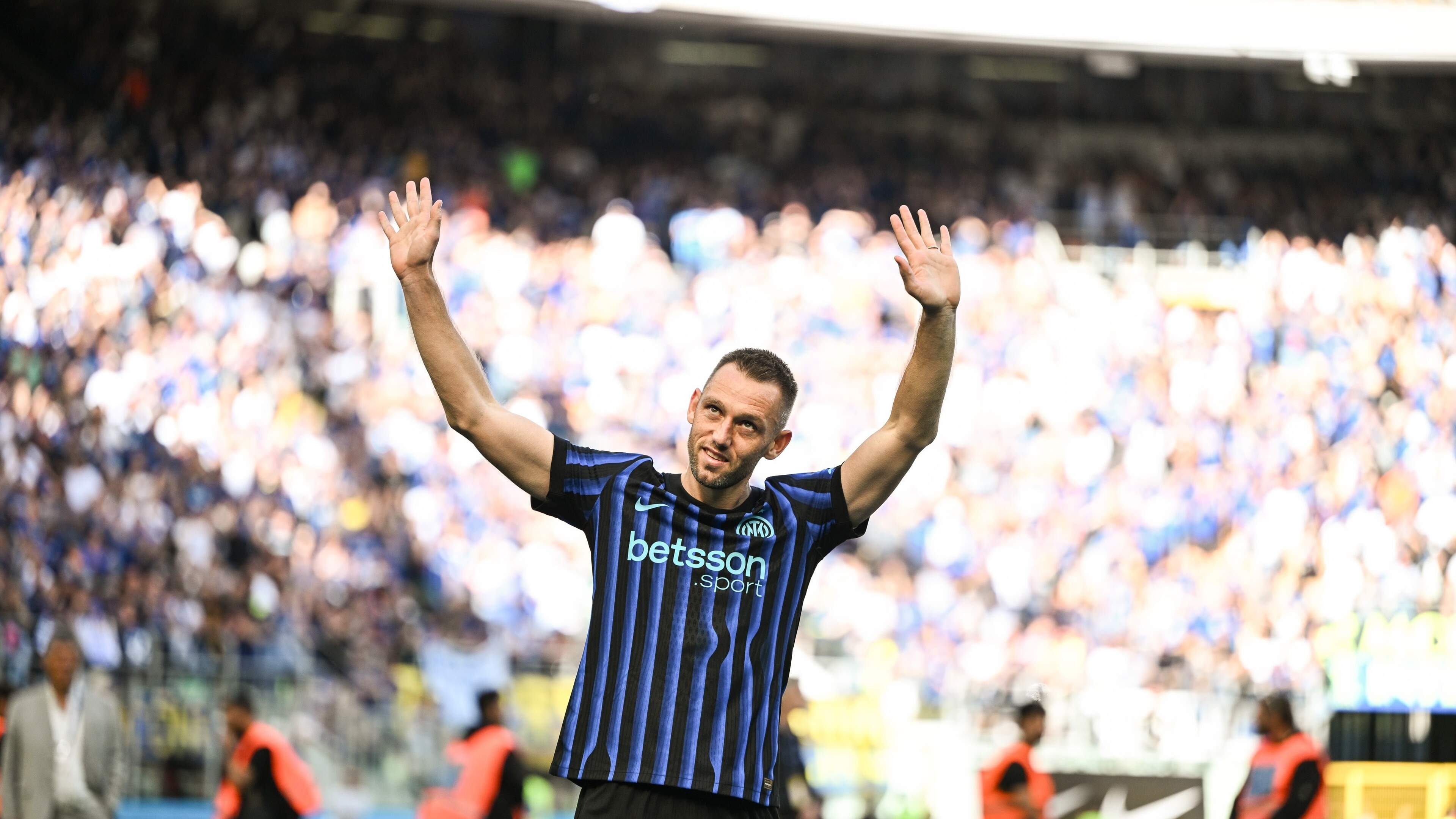 LIVE Transfers | Inter neemt met eerbetoon afscheid van Stefan de Vrij