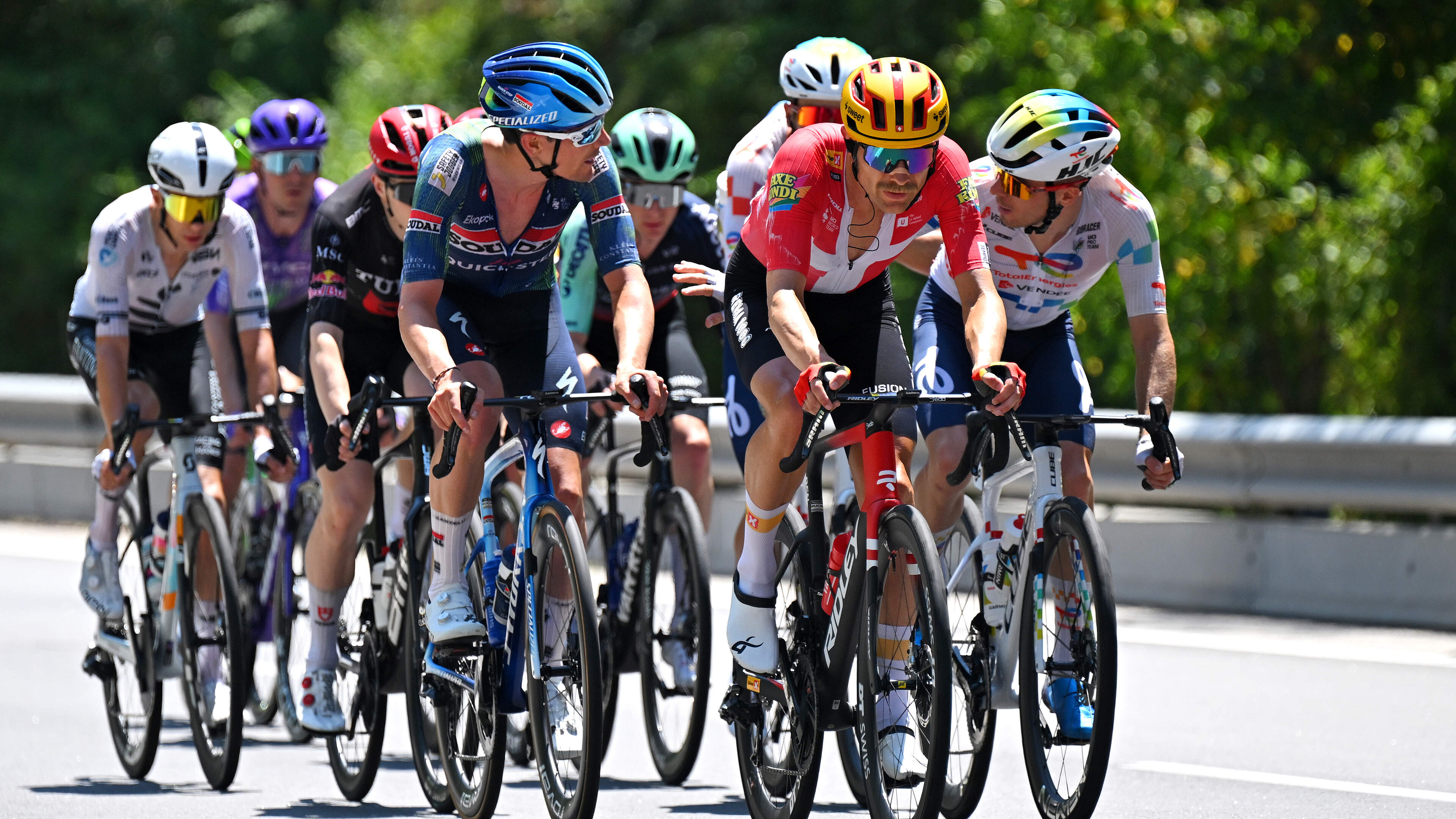 LIVE Tour de France | Zes vluchters blijven over, peloton volgt op anderhalve minuut
