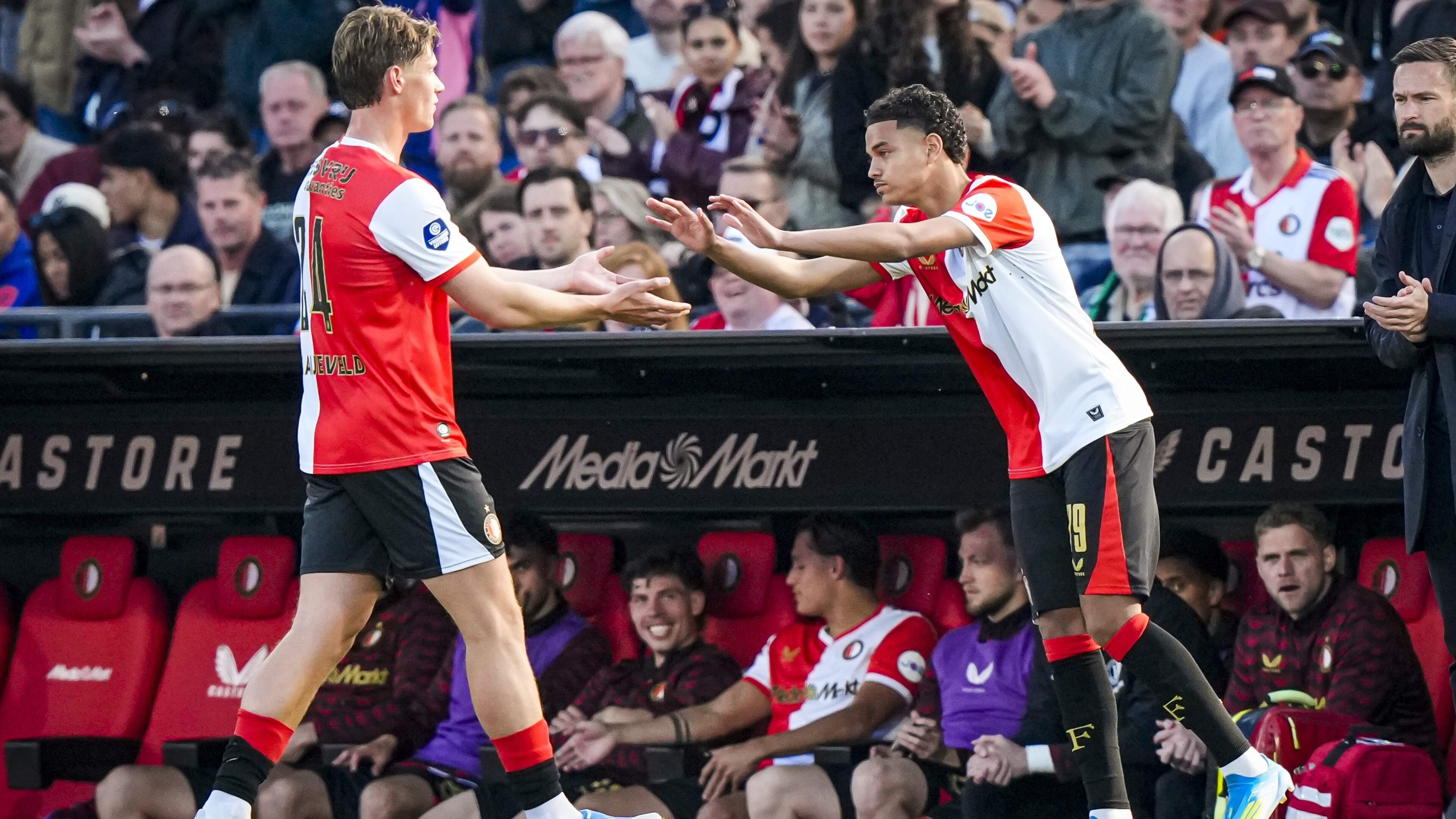 Ilai Grootfaam (16) schrijft historie als jongste Feyenoord-debutant ooit: ’Ik kan het zelf ook niet geloven’