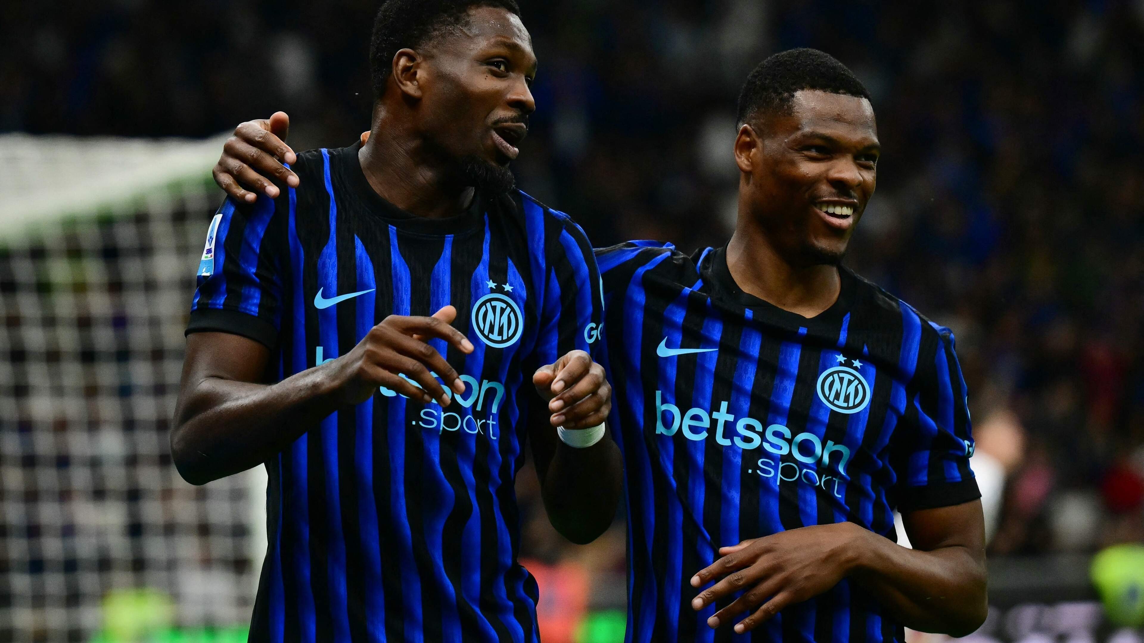 Na invalbeurt Denzel Dumfries rondt Internazionale comeback ijzersterk af op weg naar bekerfinale in Italië