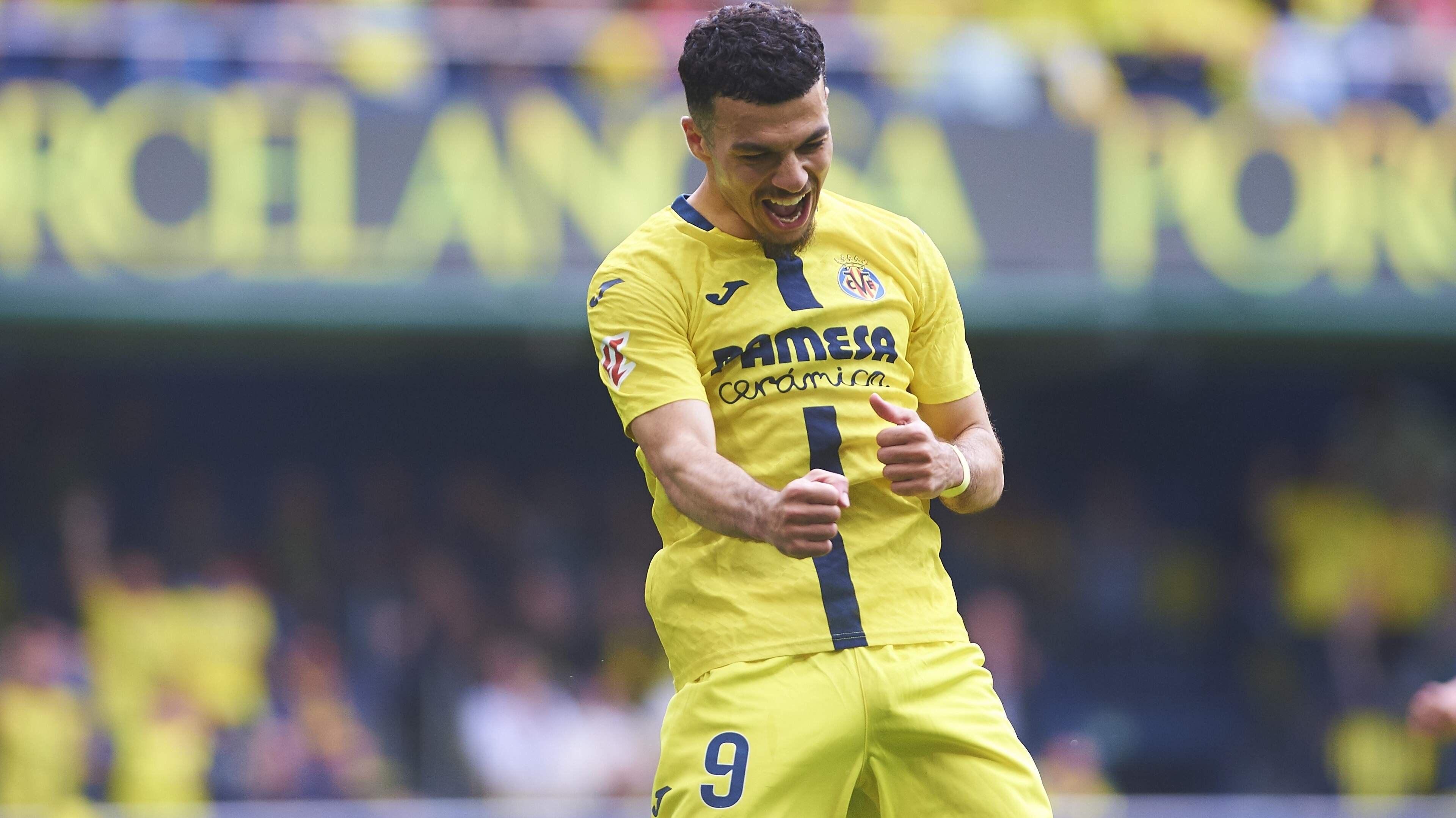 Villarreal verzekert zich aan de hand van scorende ex-Ajacied Georges Mikautadze opnieuw van Champions League-deelname