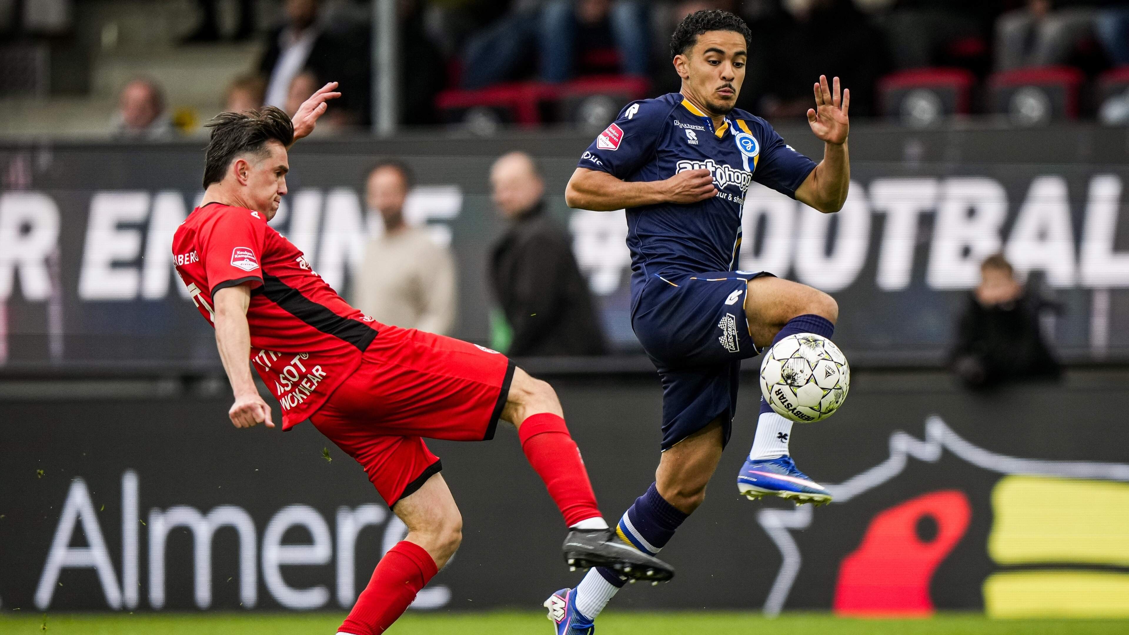 LIVE Play-offs: goudhaantje Dors schiet Almere City op voorsprong tegen De Graafschap