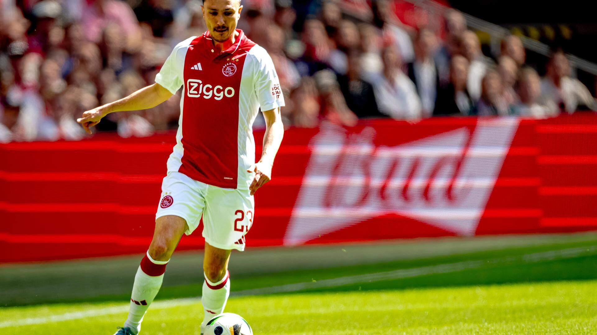 Steven Berghuis maakte het eerste doelpunt van Ajax. 