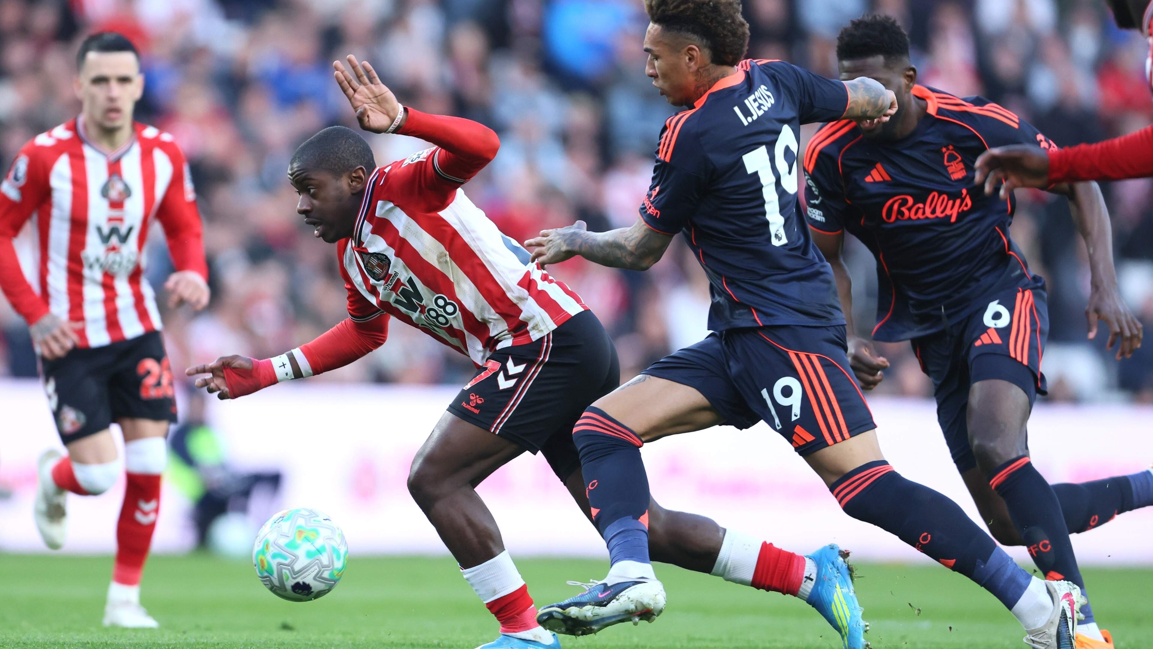 LIVE Premier League: Robin Roefs en Brian Brobbey staan achter met Sunderland tegen Nottingham Forest