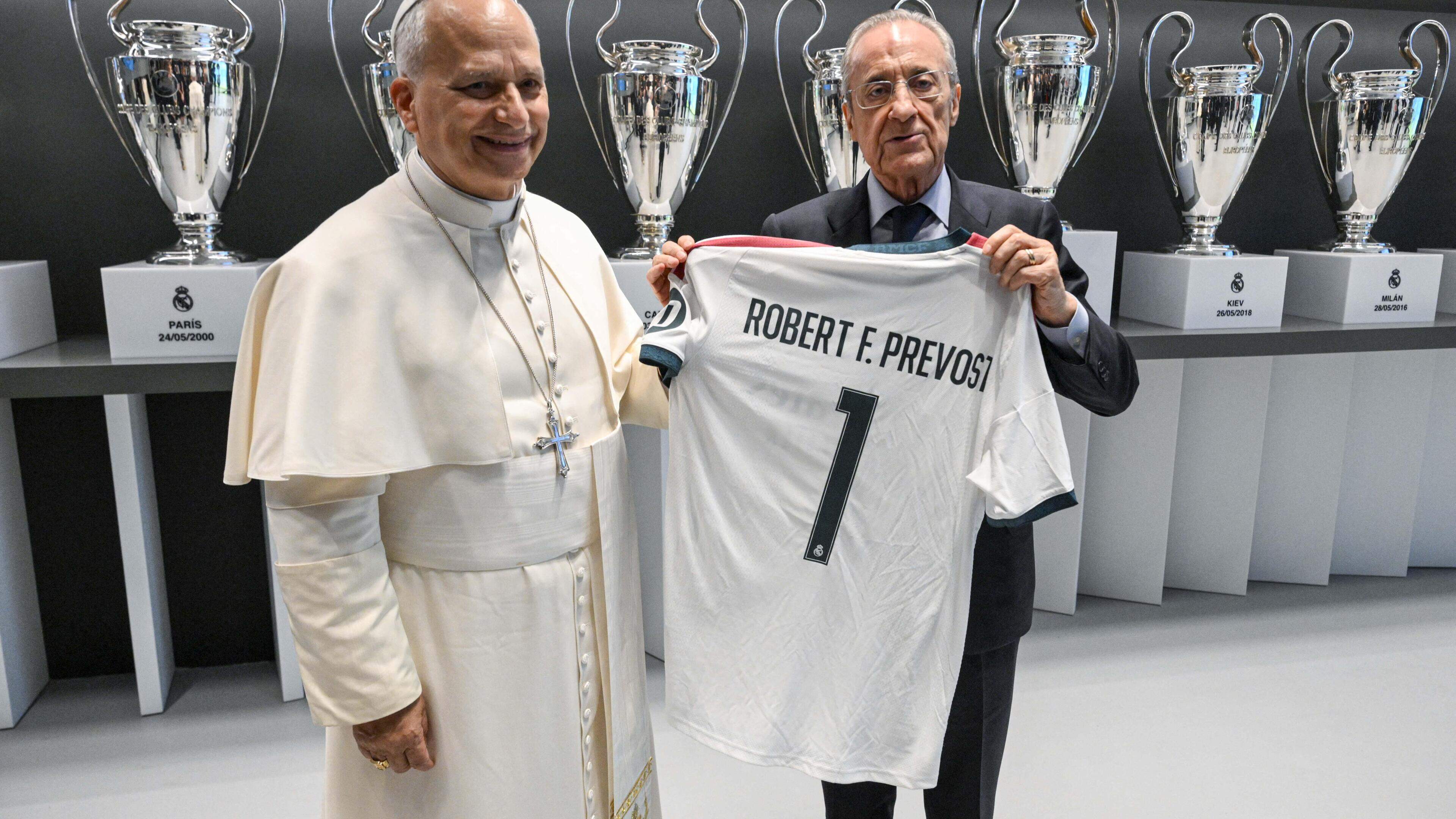 Paus Leo XIV maakt geen vrienden bij Barcelona-fans na bekentenis over Real: ’De paus is voor alle ploegen, maar Robert Prevost is voor Madrid’
