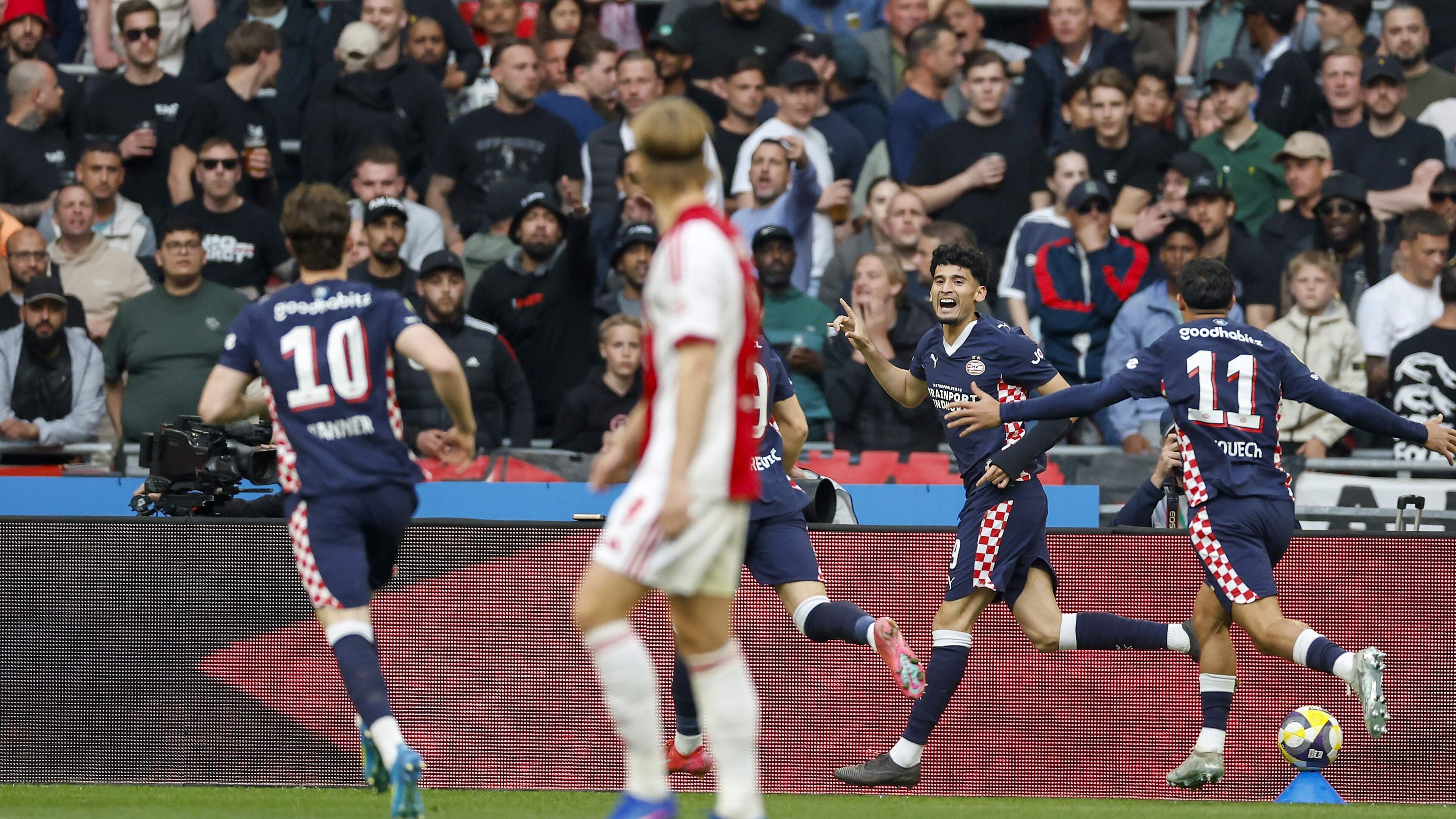 LIVE Eredivisie: Ajax repareert na erehaag en razendsnelle tegengoal schade tegen PSV door treffer Gaaei
