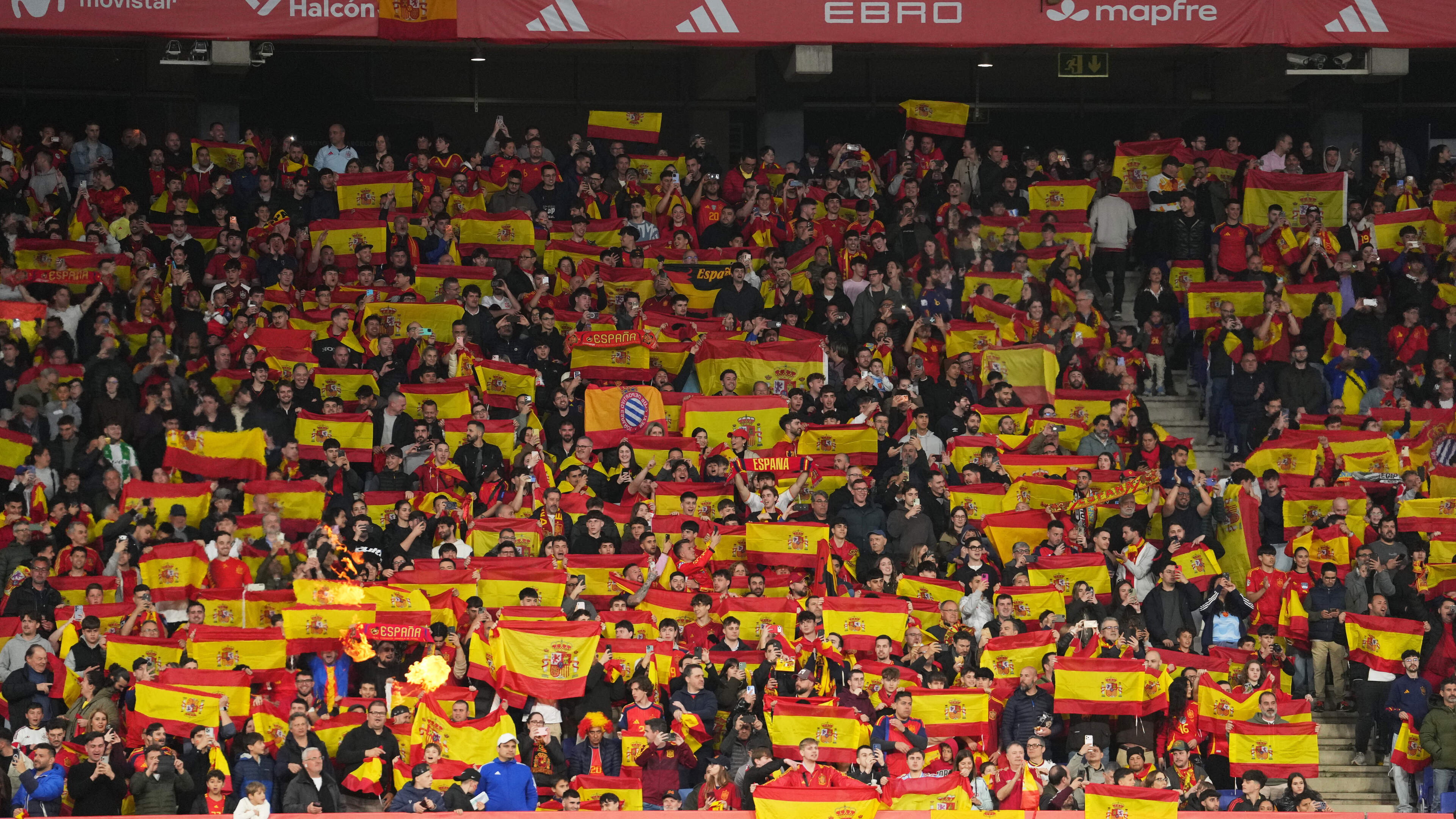 FIFA start tuchtprocedure tegen Spanje om racistische liederen: ’Wie niet springt, is een moslim’