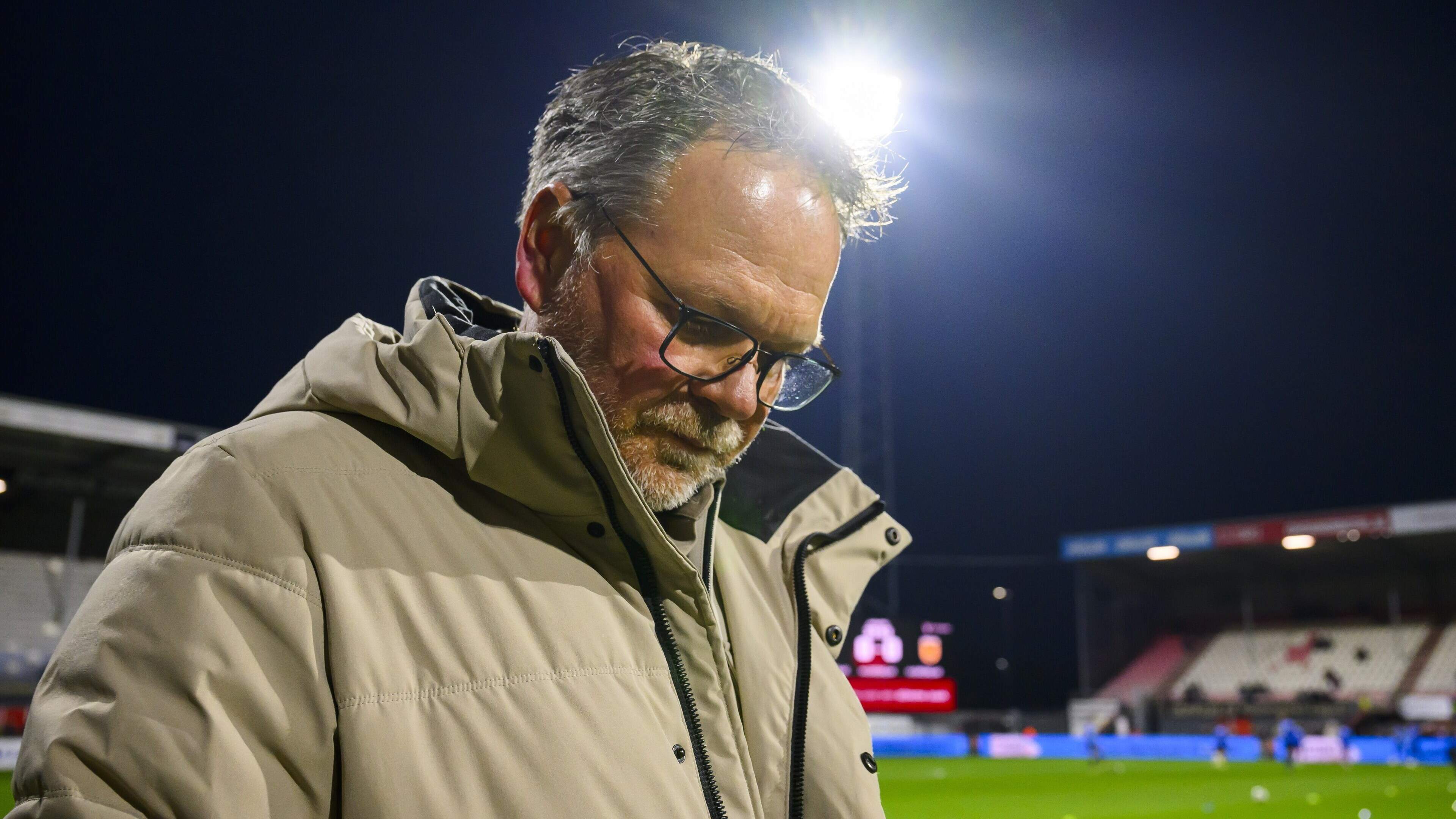 Moeder (80) van Cambuur-trainer Henk de Jong plotseling overleden: ’Ze zei nog dat ik wel moest gaan voetballen’