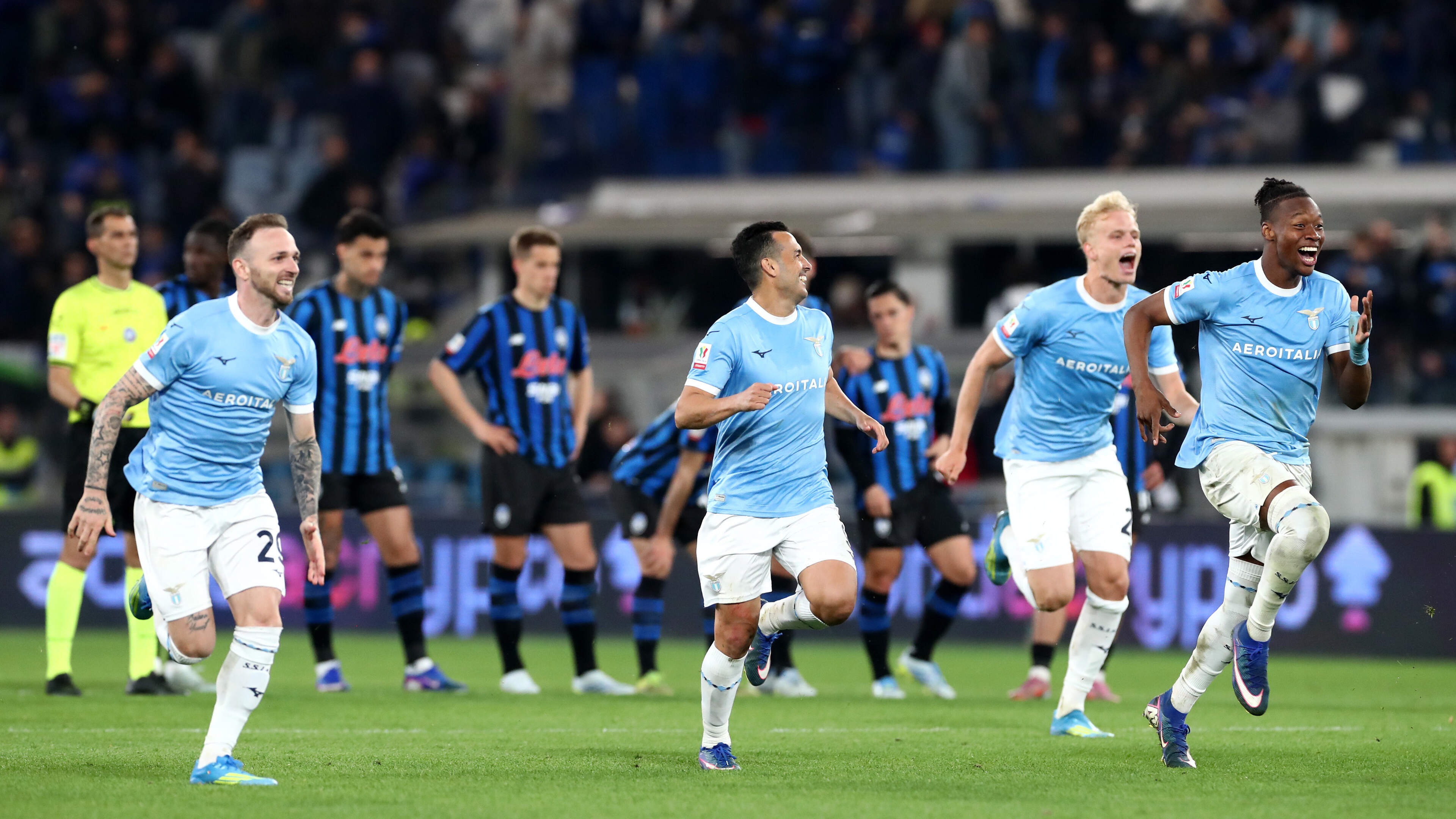 Kenneth Taylor met Lazio naar eindstrijd Coppa Italia na krankzinnige penaltyreeks, Bayern München bereikt finale Duitse beker